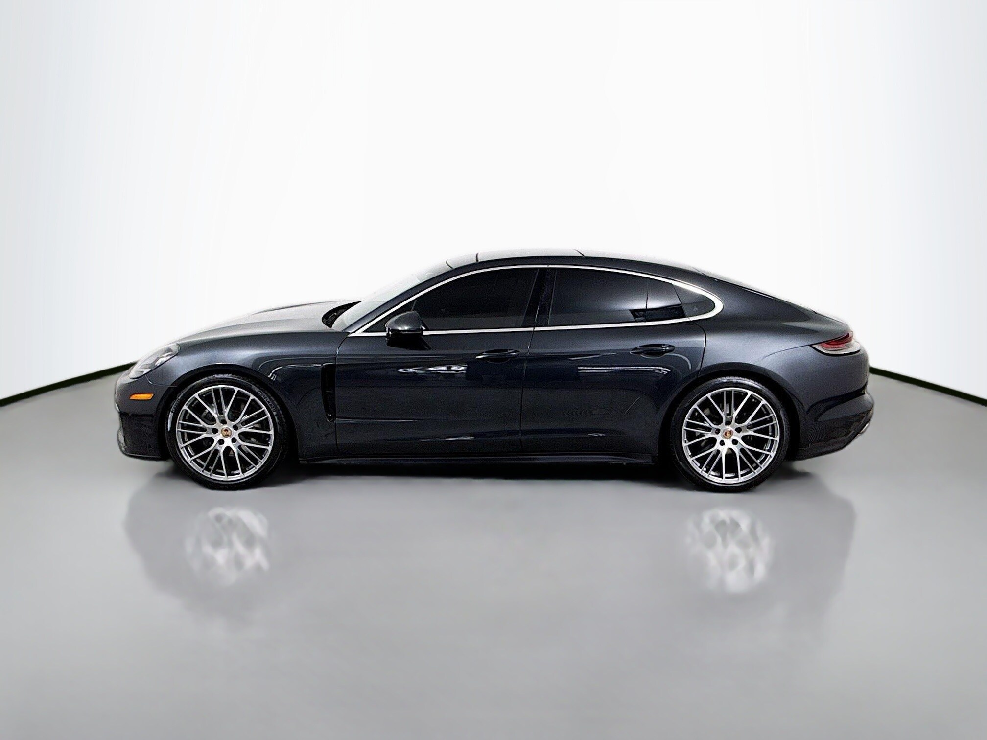 2021 Porsche Panamera 4 photo 2