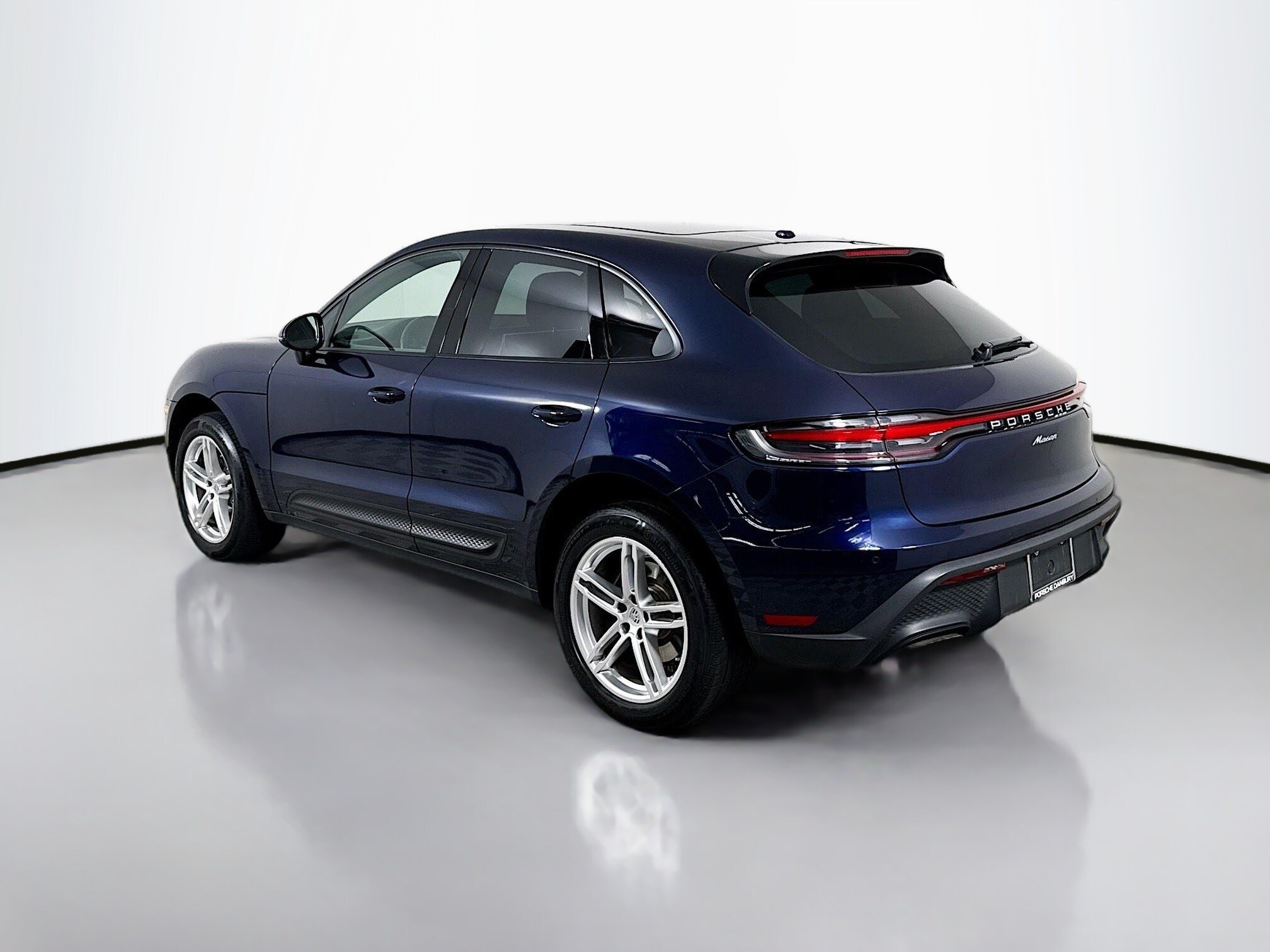 2022 Porsche Macan photo 3