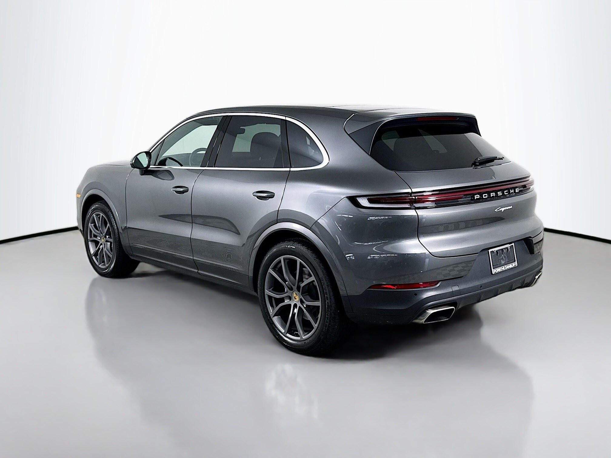 2024 Porsche Cayenne photo 2