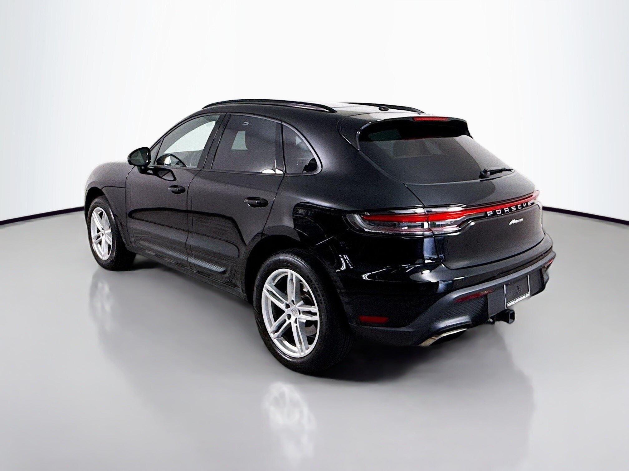 2024 Porsche Macan T photo 3