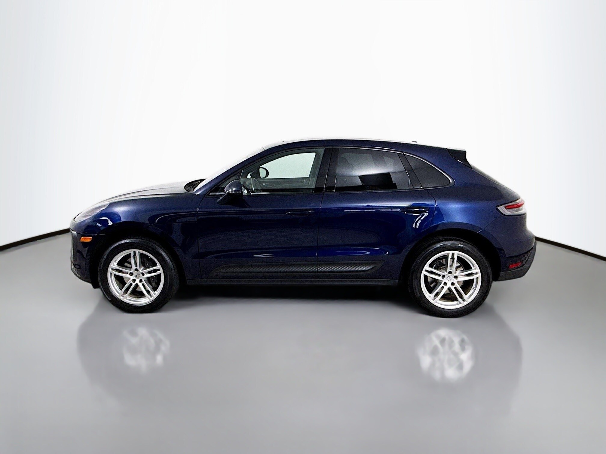 2022 Porsche Macan photo 2