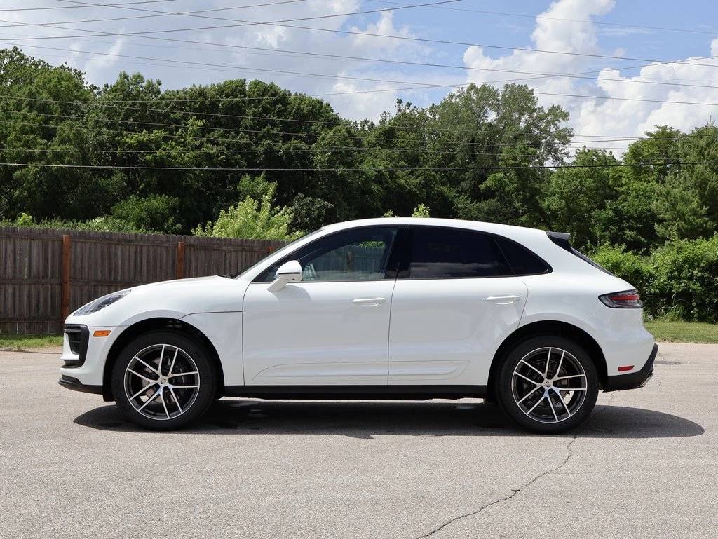 2025 Porsche Macan T photo 2