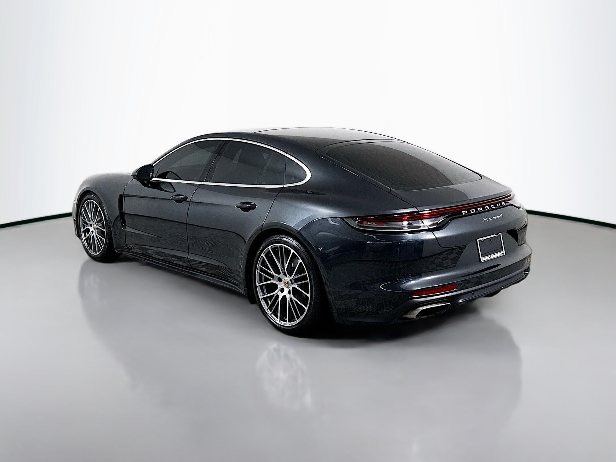 2021 Porsche Panamera 4 photo 3