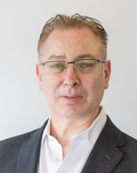 Staff member Shima F from ID_150e46ce9c8e