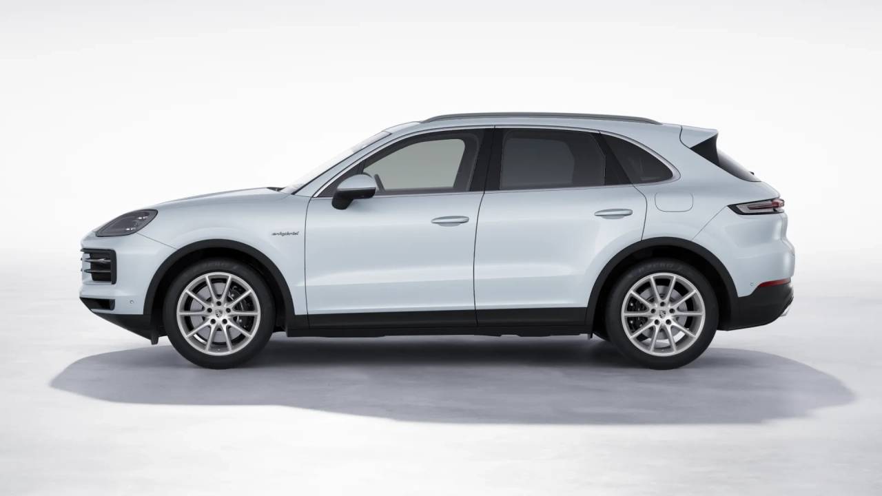 2026 Porsche Cayenne E-Hybrid photo 2