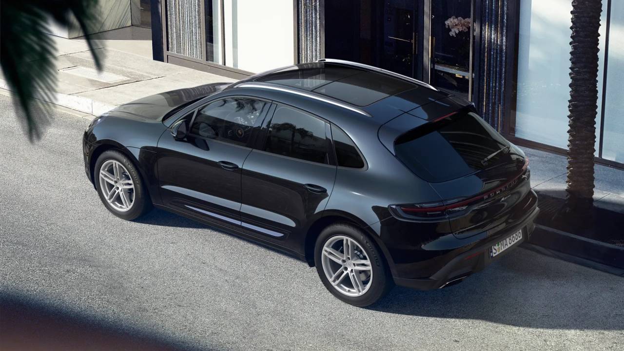 2025 Porsche Macan T photo 4