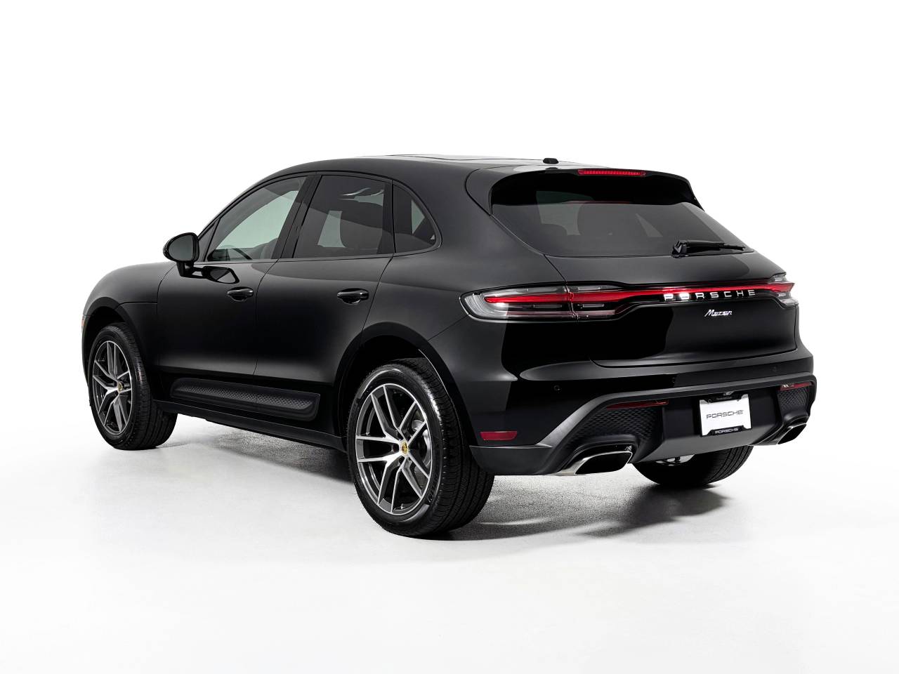 2025 Porsche Macan T photo 3