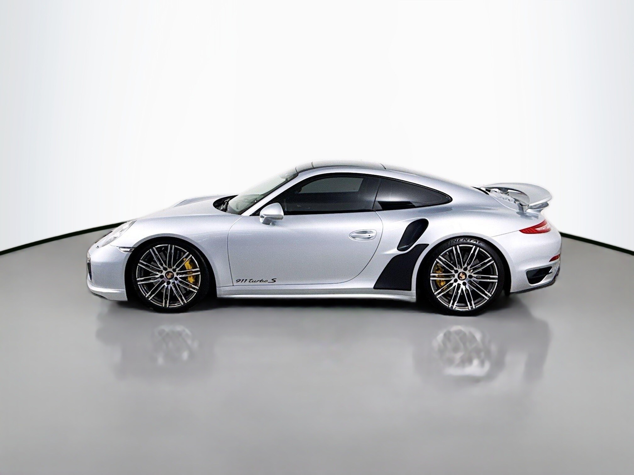 2015 Porsche 911 Turbo S photo 2