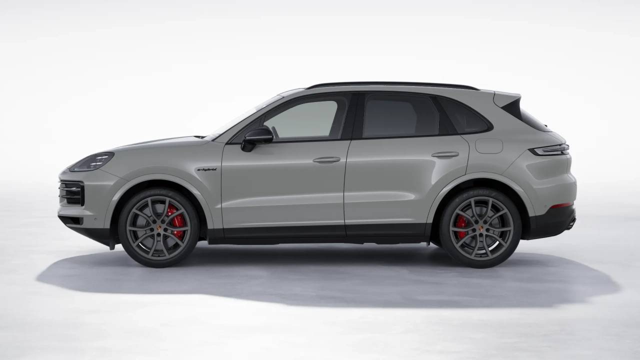 2026 Porsche Cayenne S E-Hybrid photo 2
