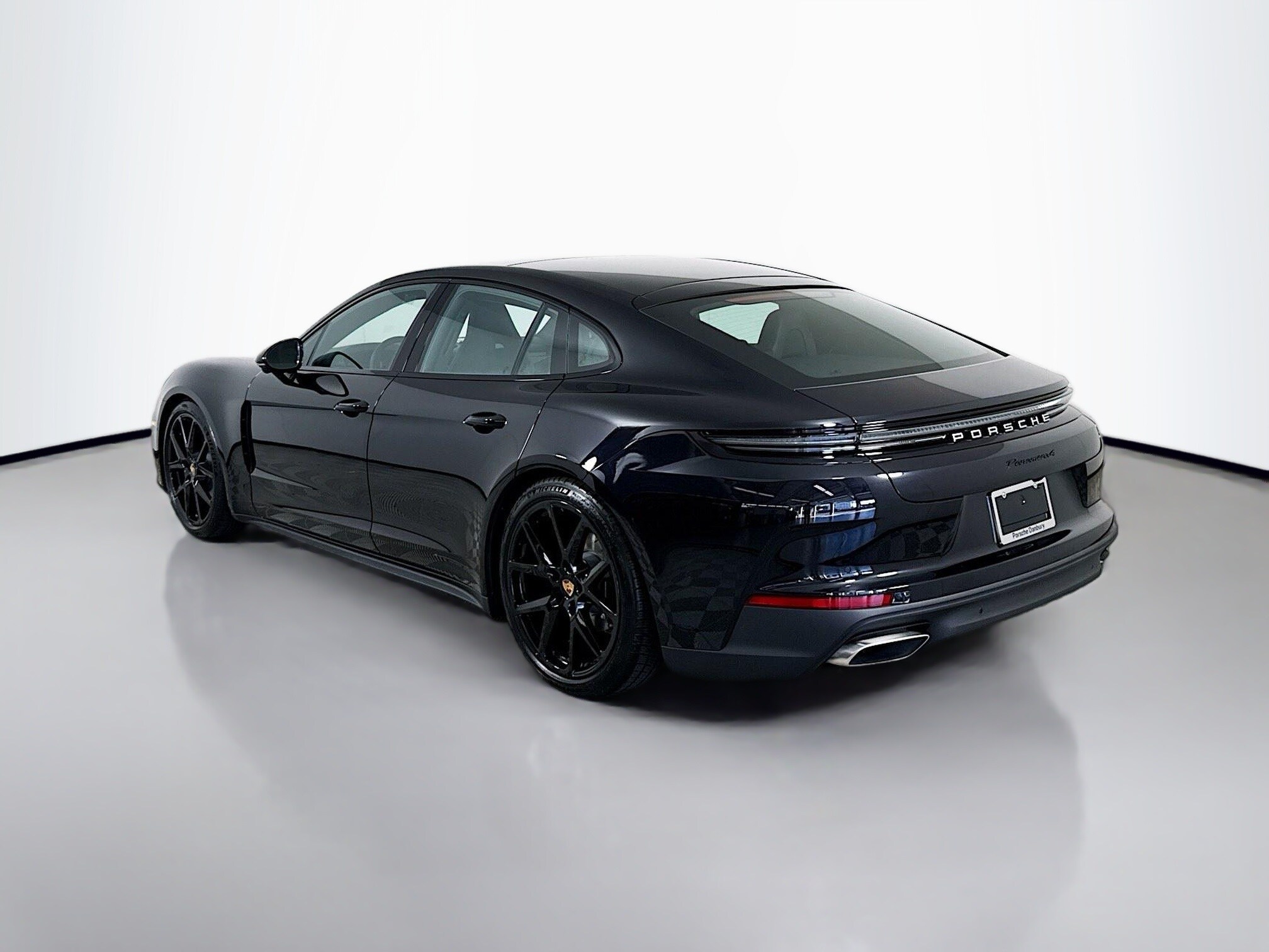 2025 Porsche Panamera 4 photo 3