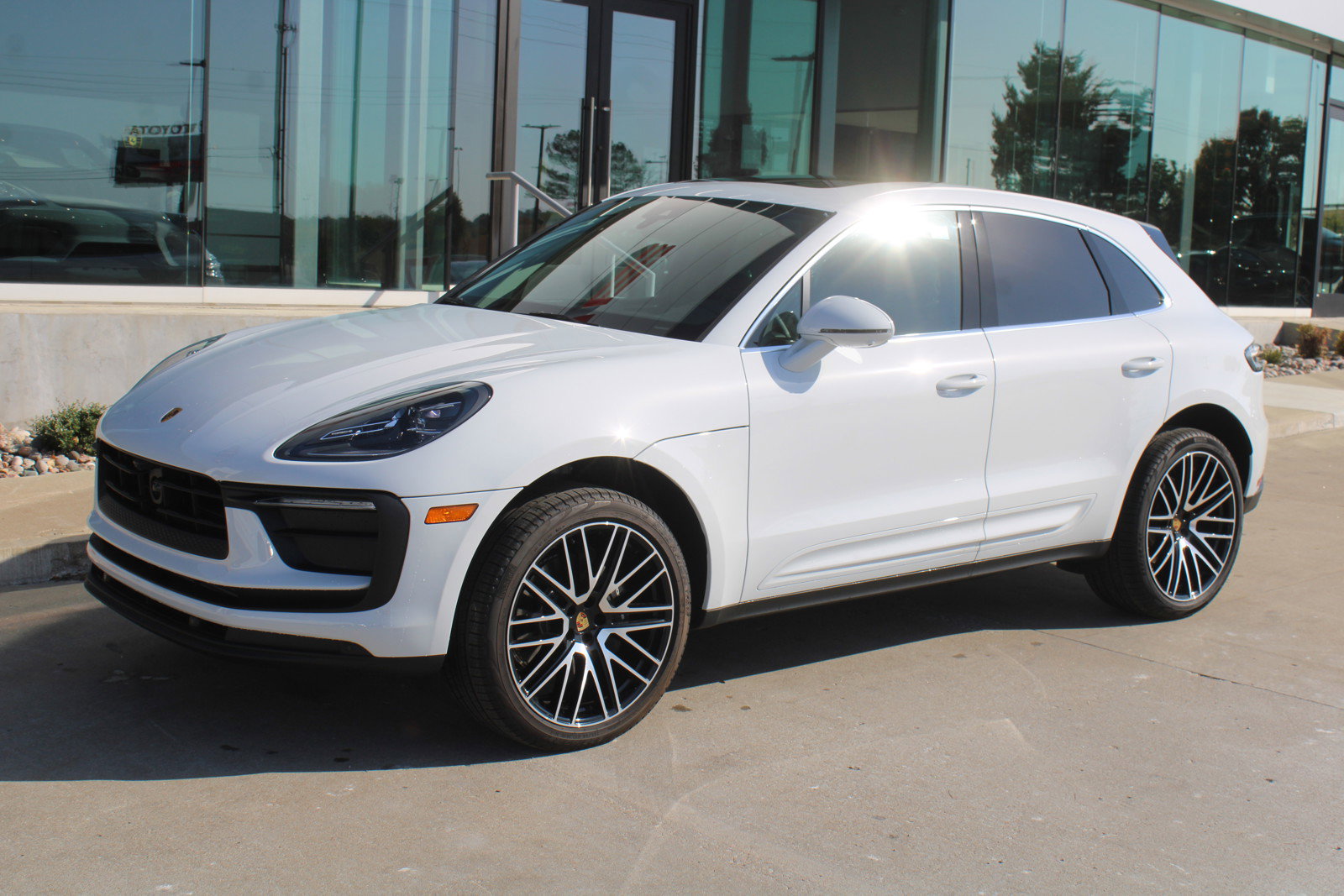 2024 Porsche Macan Base