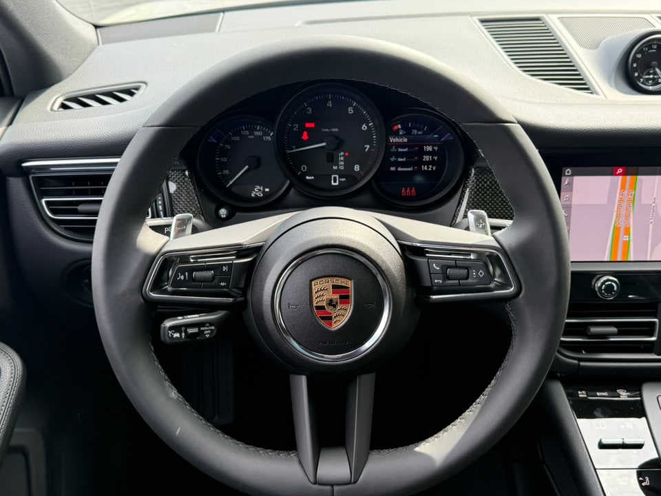 2025 Porsche Macan T - Photo 33