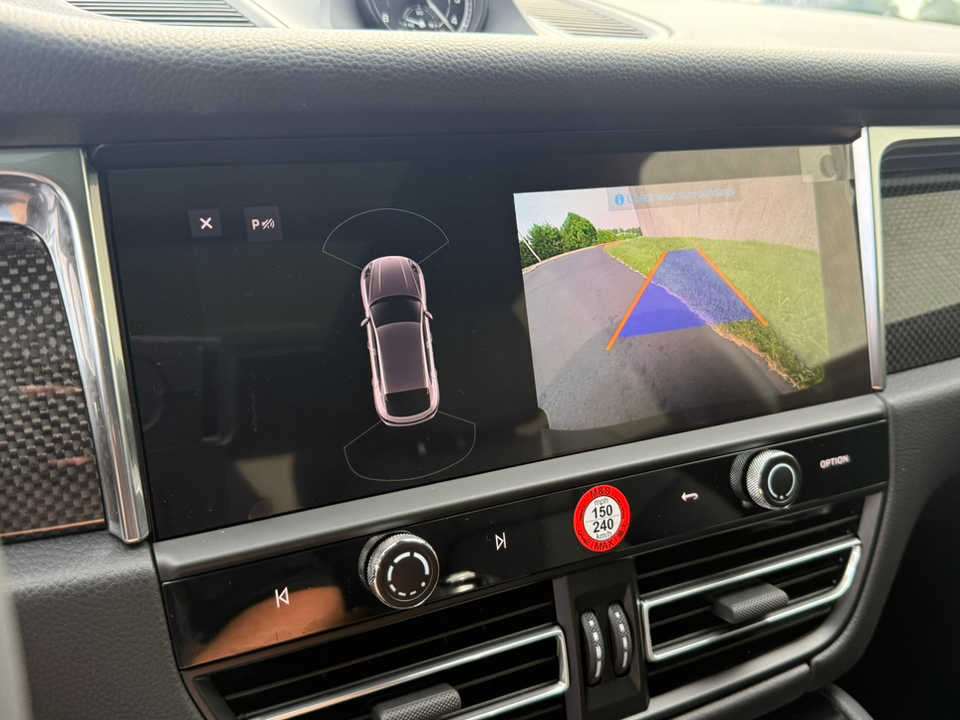 2025 Porsche Macan T - Photo 30