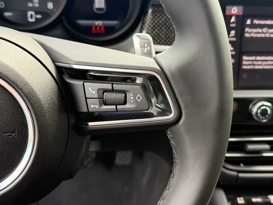 2025 Porsche Macan T - Photo 35