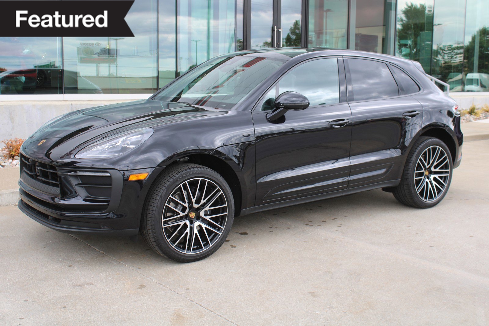 2025 Porsche Macan Base