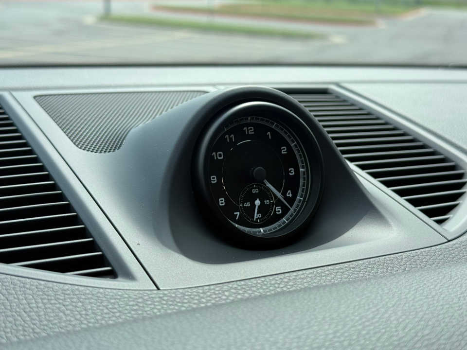 2025 Porsche Macan T - Photo 28