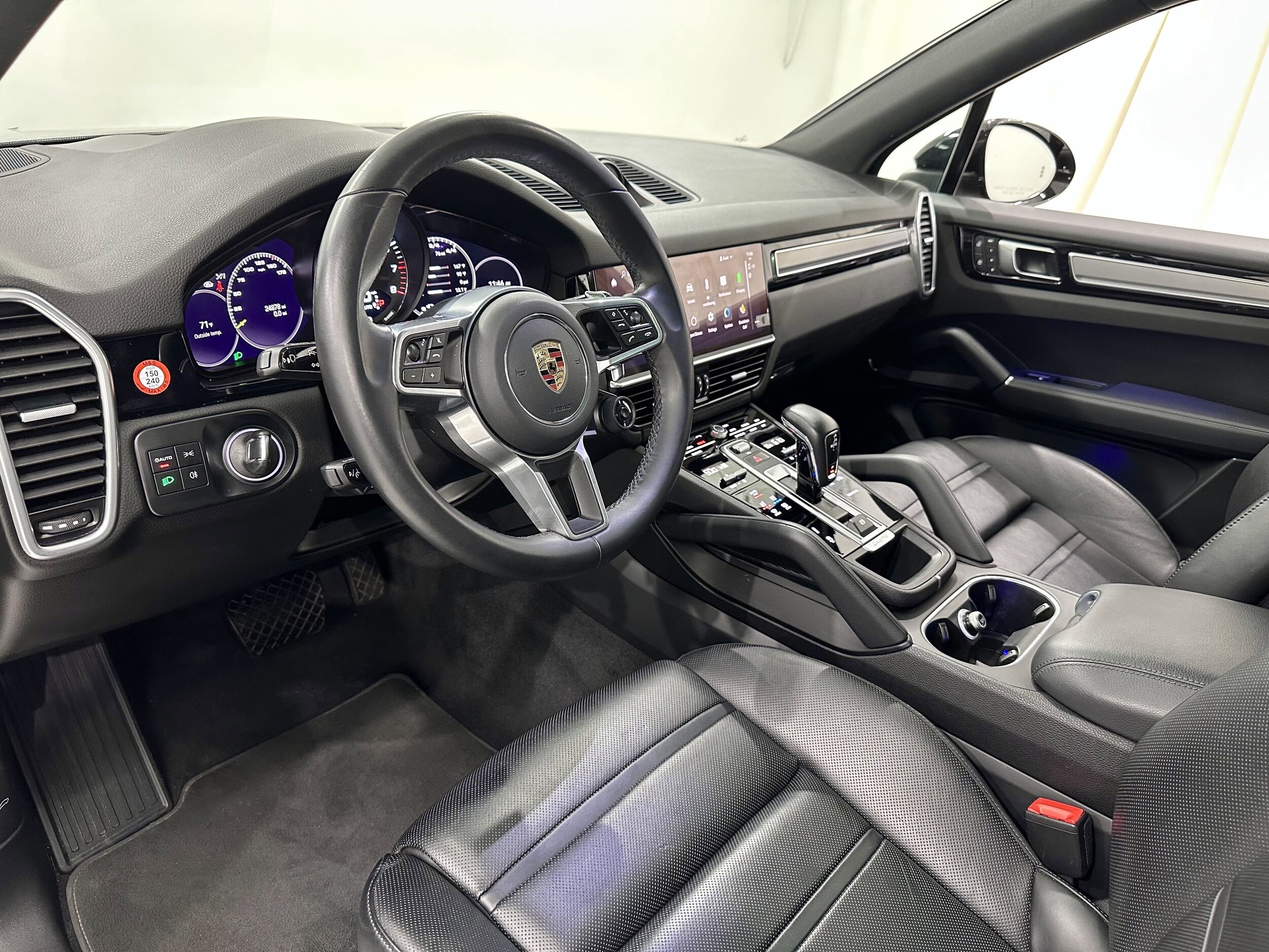 2023 Porsche Cayenne Platinum Edition E-Hybrid photo 4