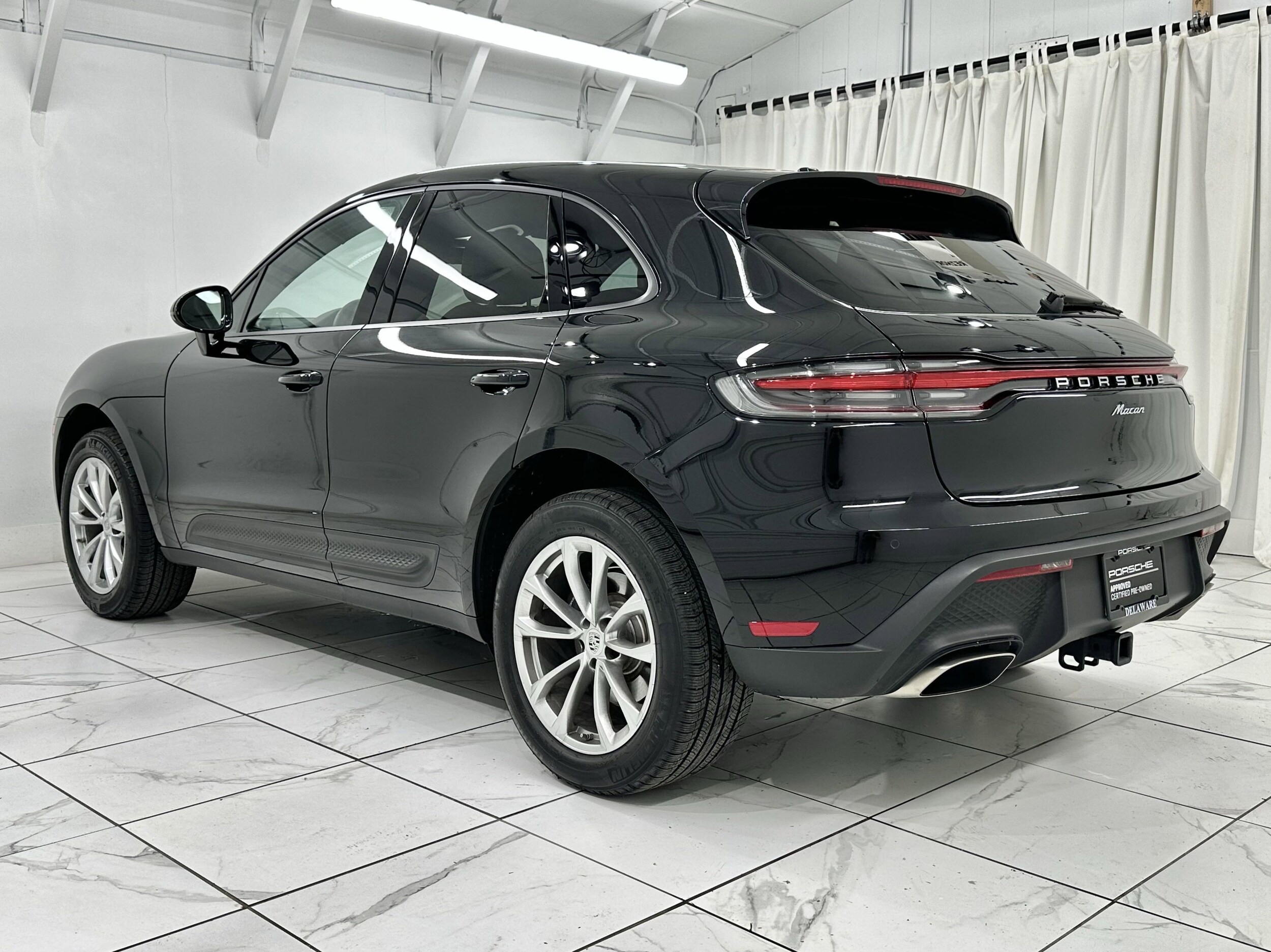 2024 Porsche Macan Base photo 3