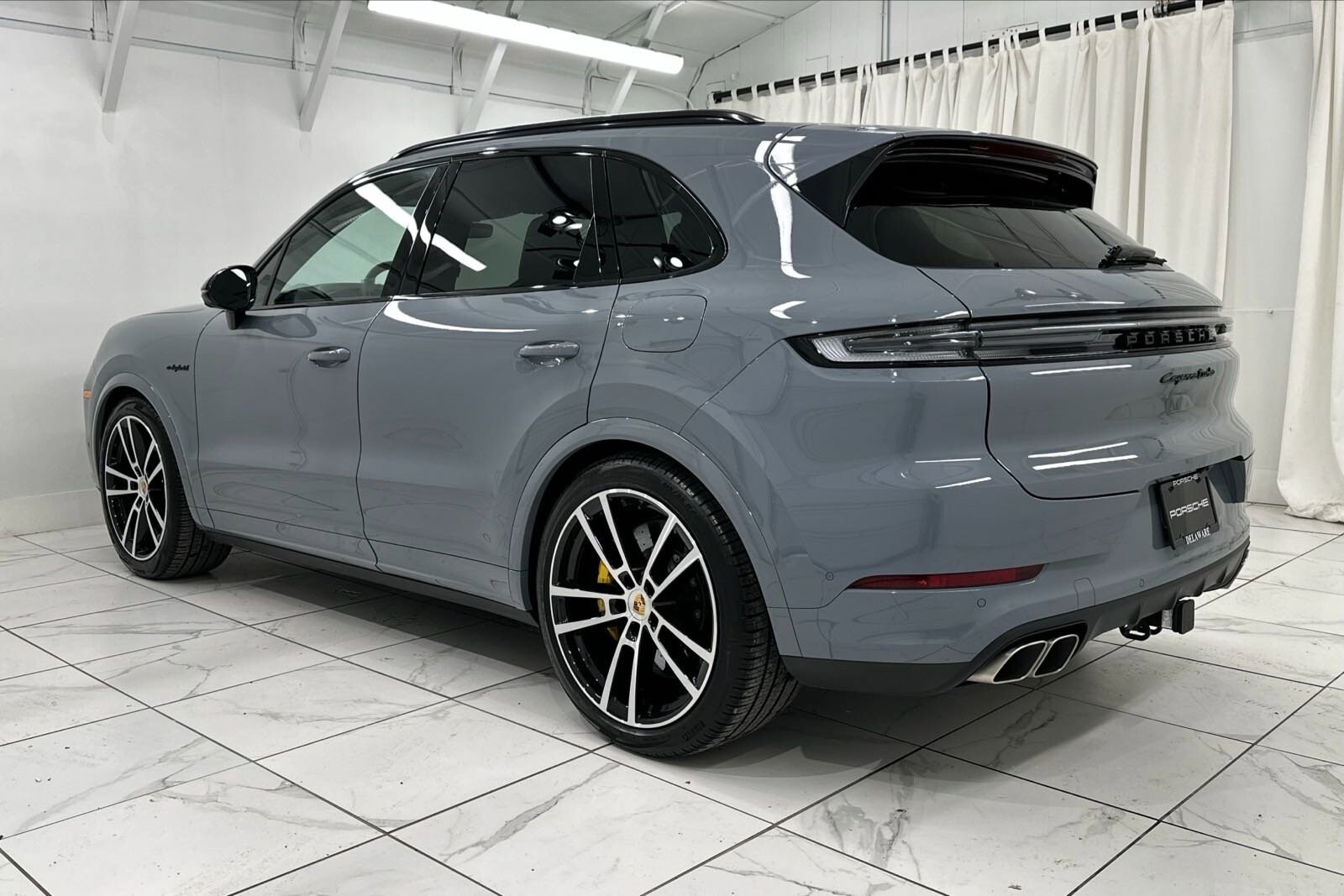 2024 Porsche Cayenne Turbo E-Hybrid photo 3
