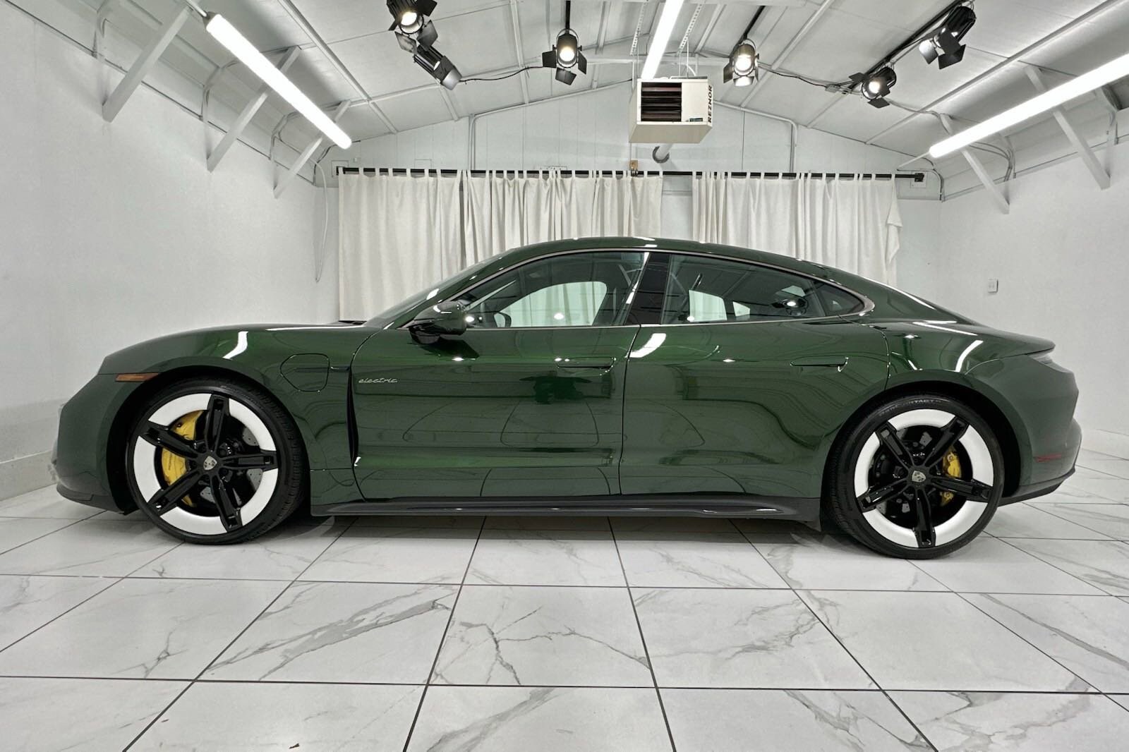 2025 Porsche Taycan Turbo S photo 2
