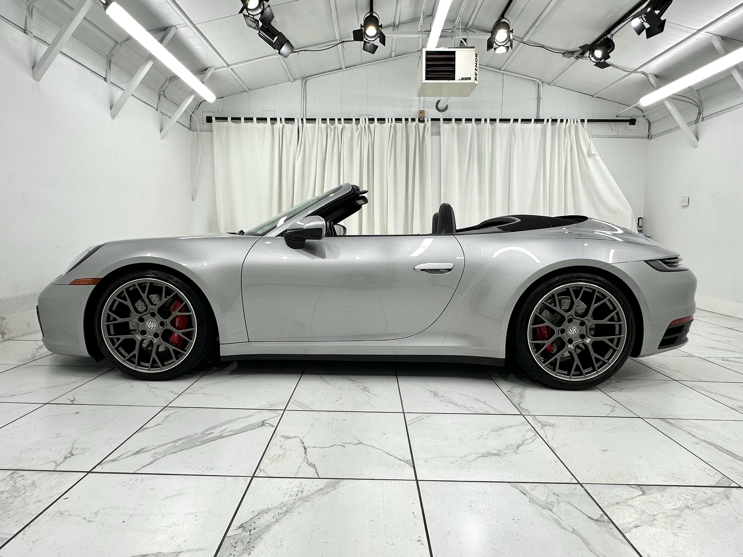 2022 Porsche 911 4S Cabriolet photo 2