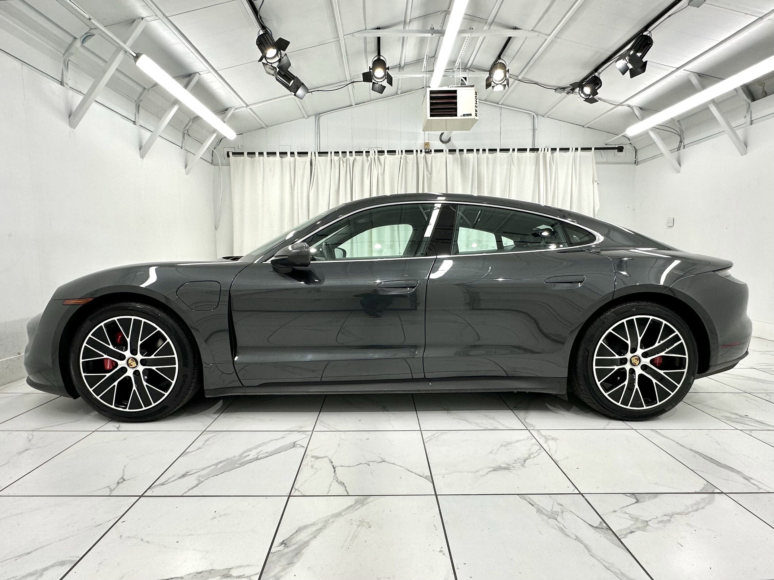 2022 Porsche Taycan 4S photo 2