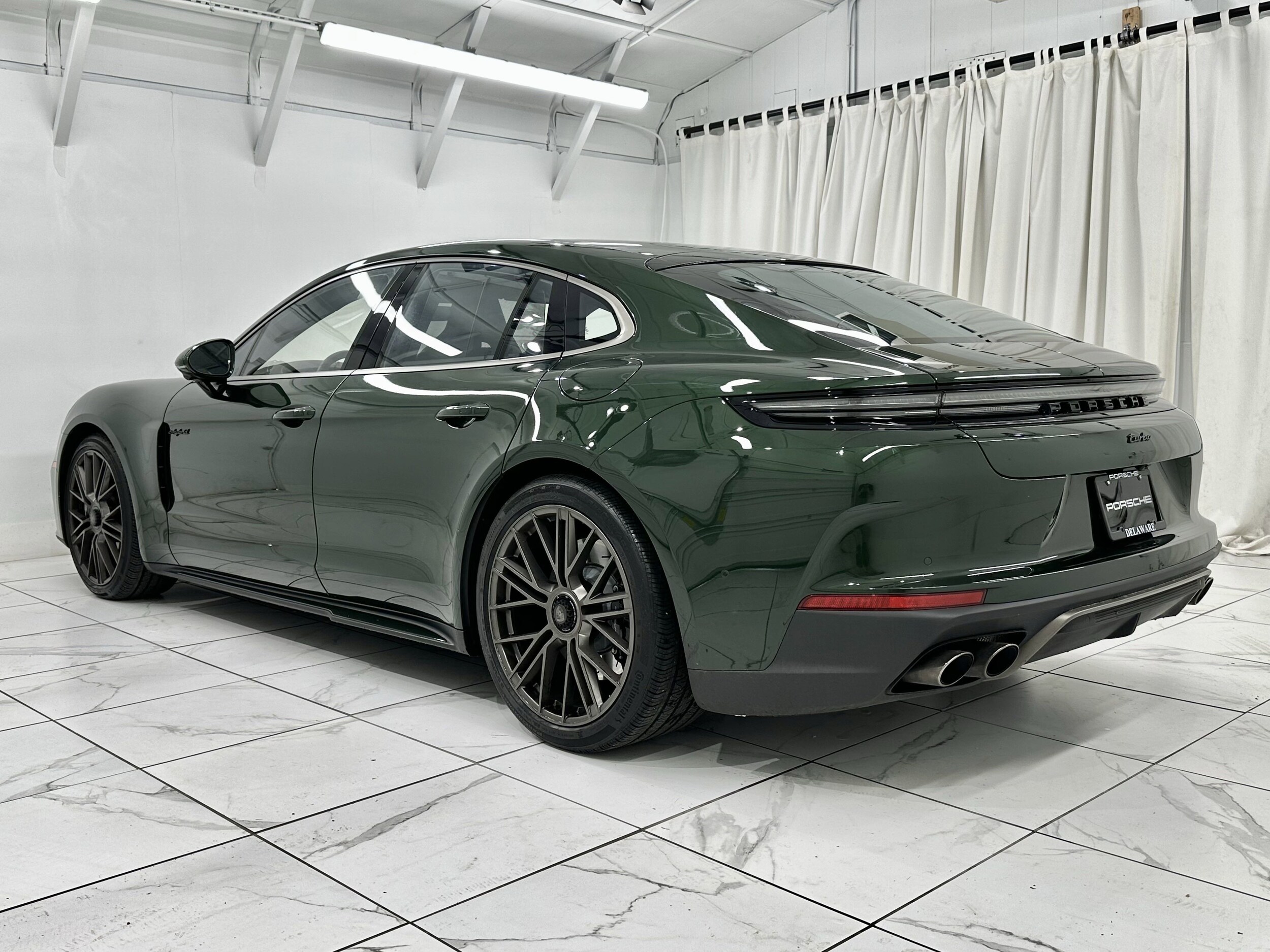 2025 Porsche Panamera Turbo E-Hybrid photo 3