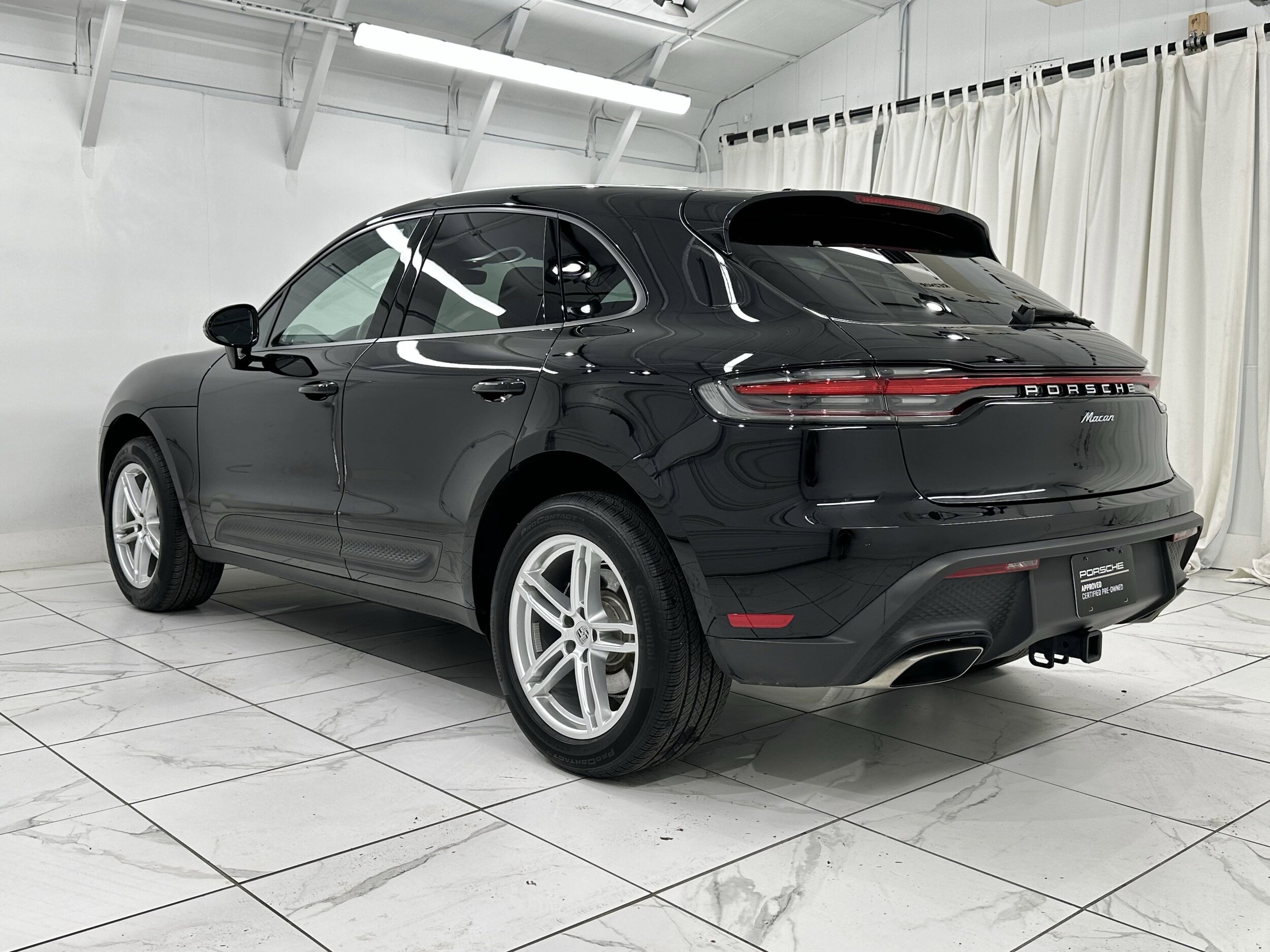 2024 Porsche Macan Base photo 3