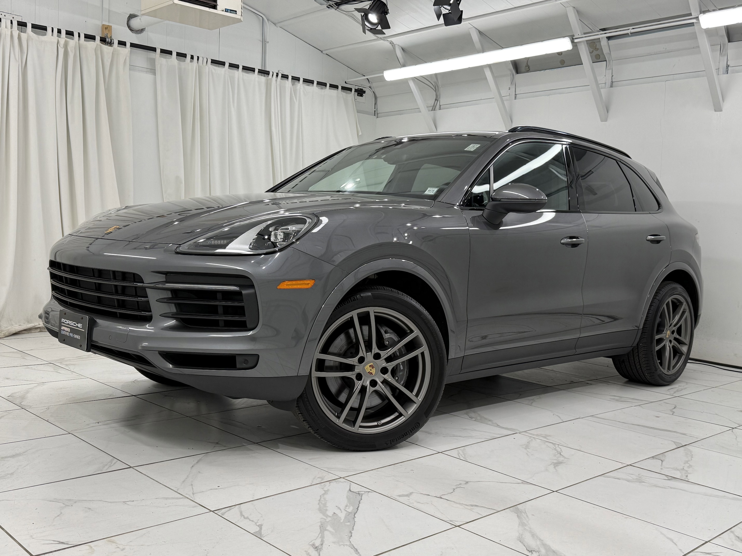 2023 Porsche Cayenne Platinum Edition's photo