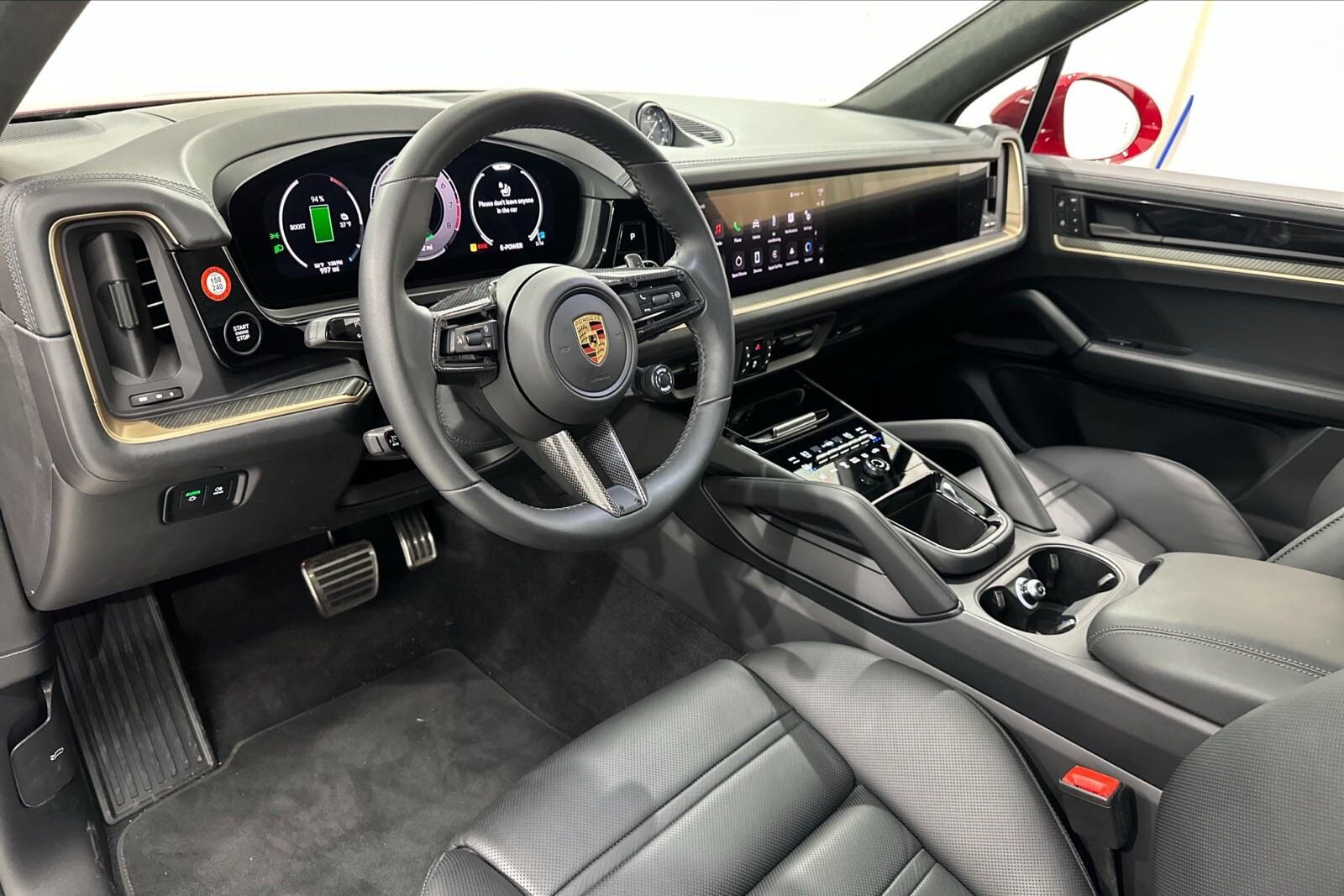 2024 Porsche Cayenne Turbo E-Hybrid photo 4