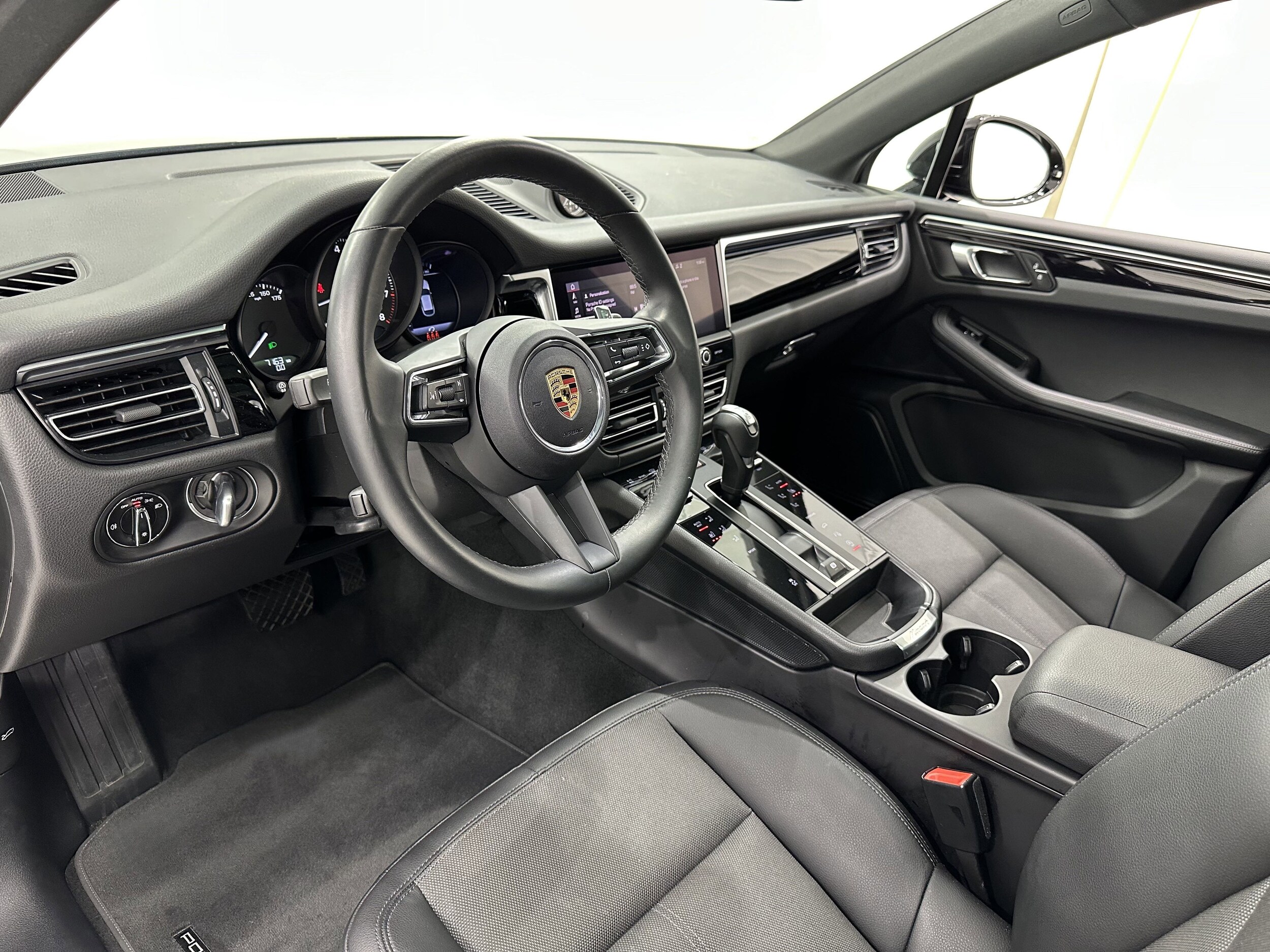 2024 Porsche Macan Base photo 4