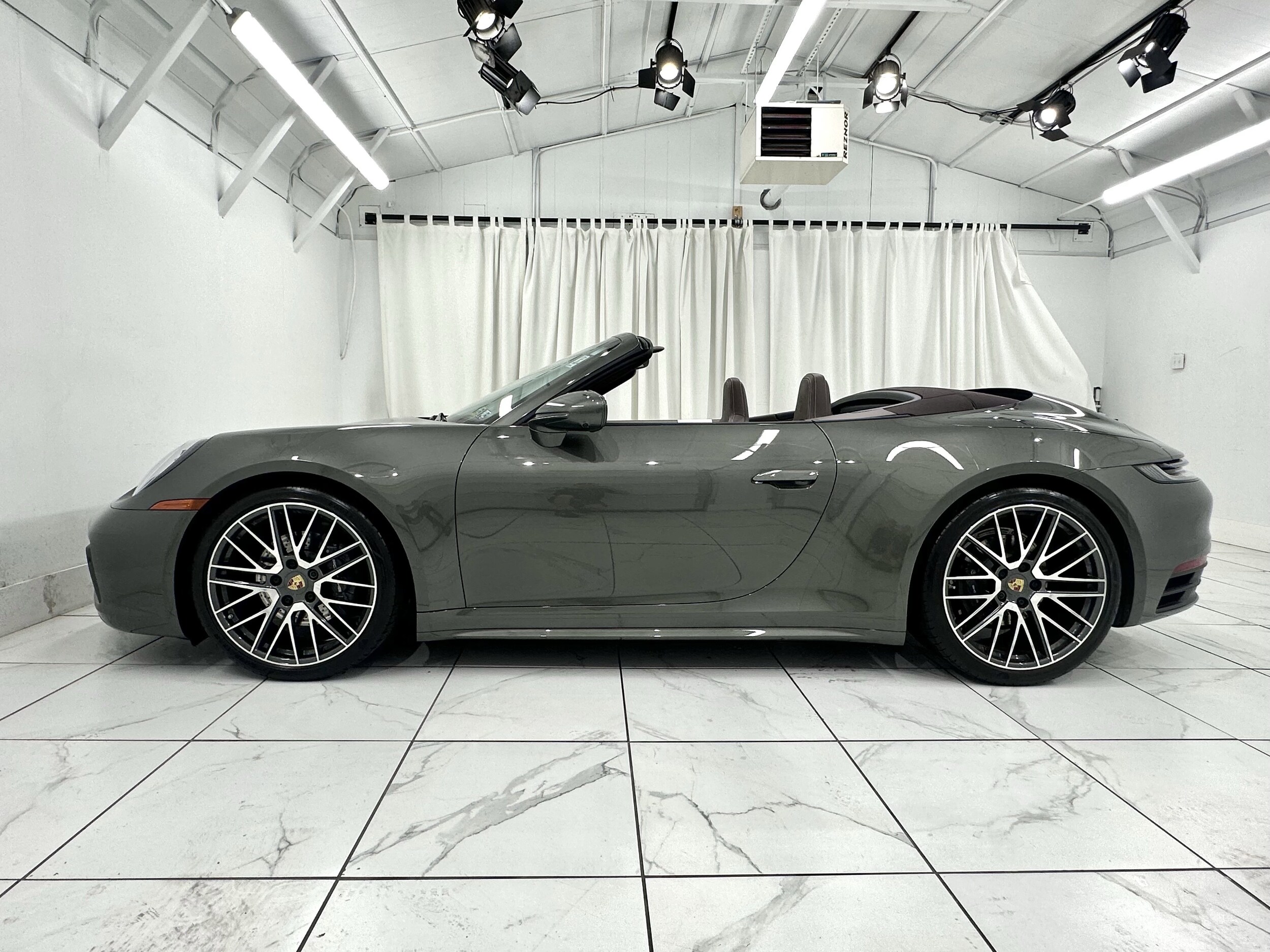 2023 Porsche 911 Cabriolet photo 2