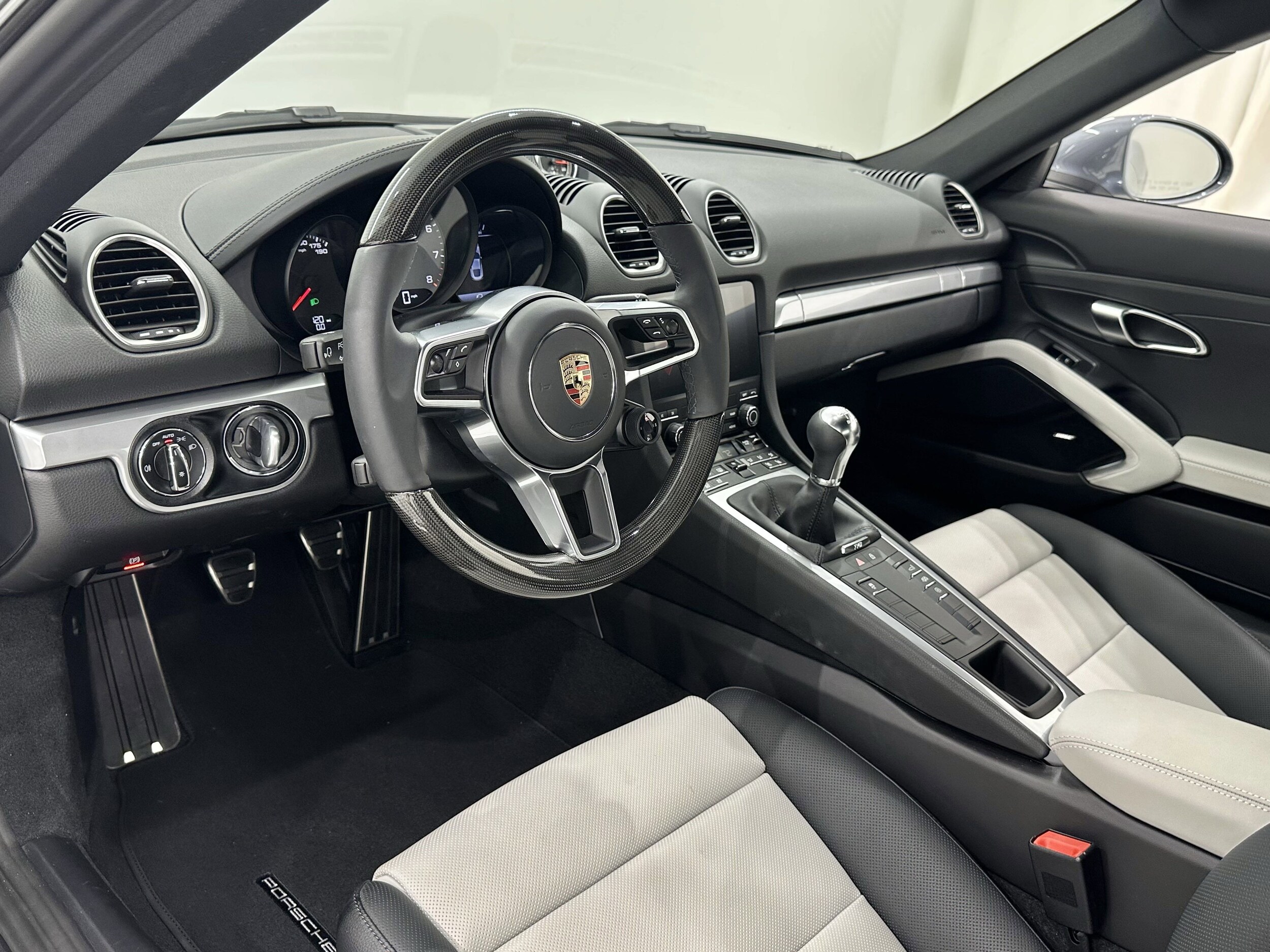 2025 Porsche Cayman S photo 4