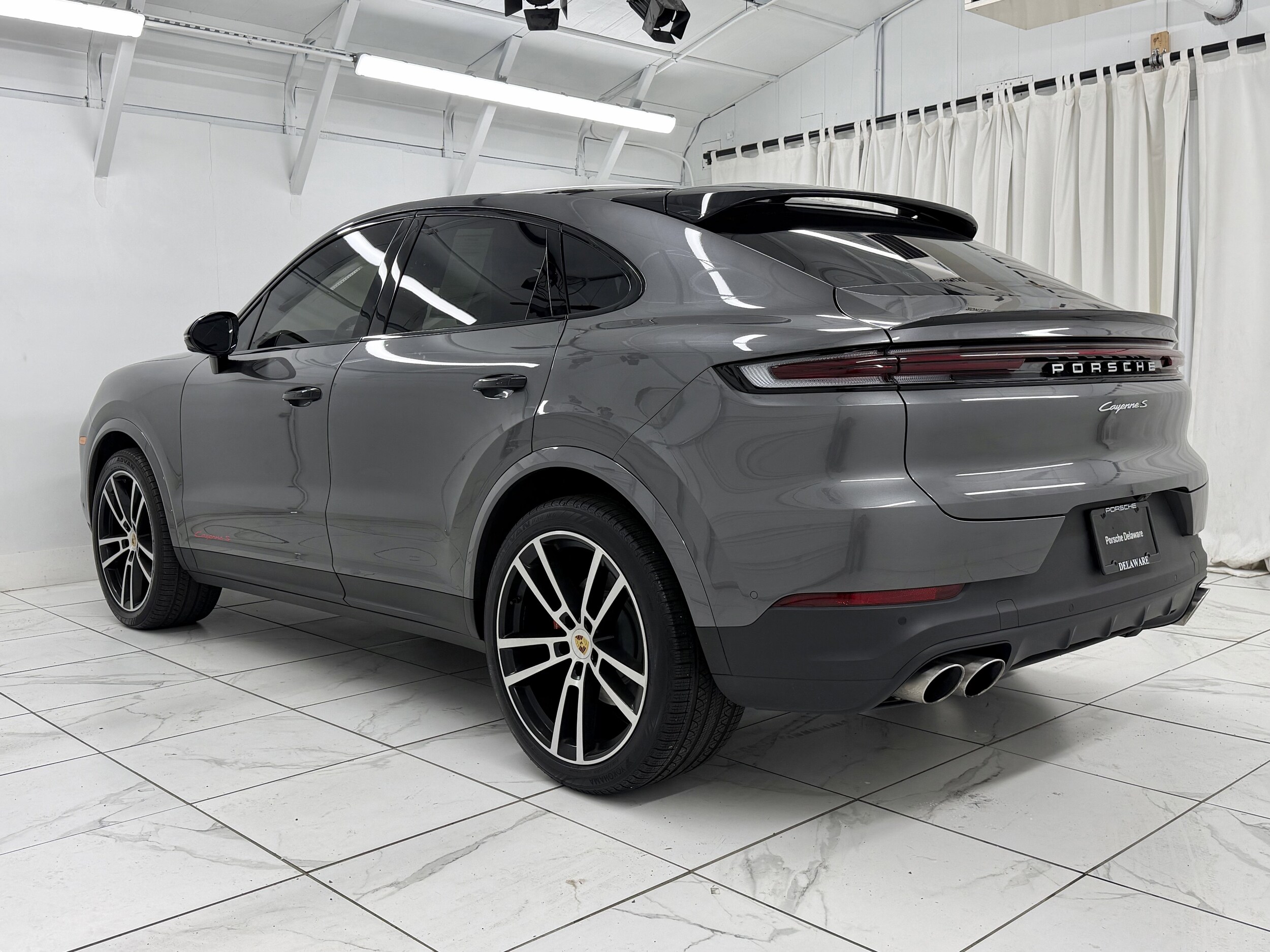 2024 Porsche Cayenne S Coupe photo 3