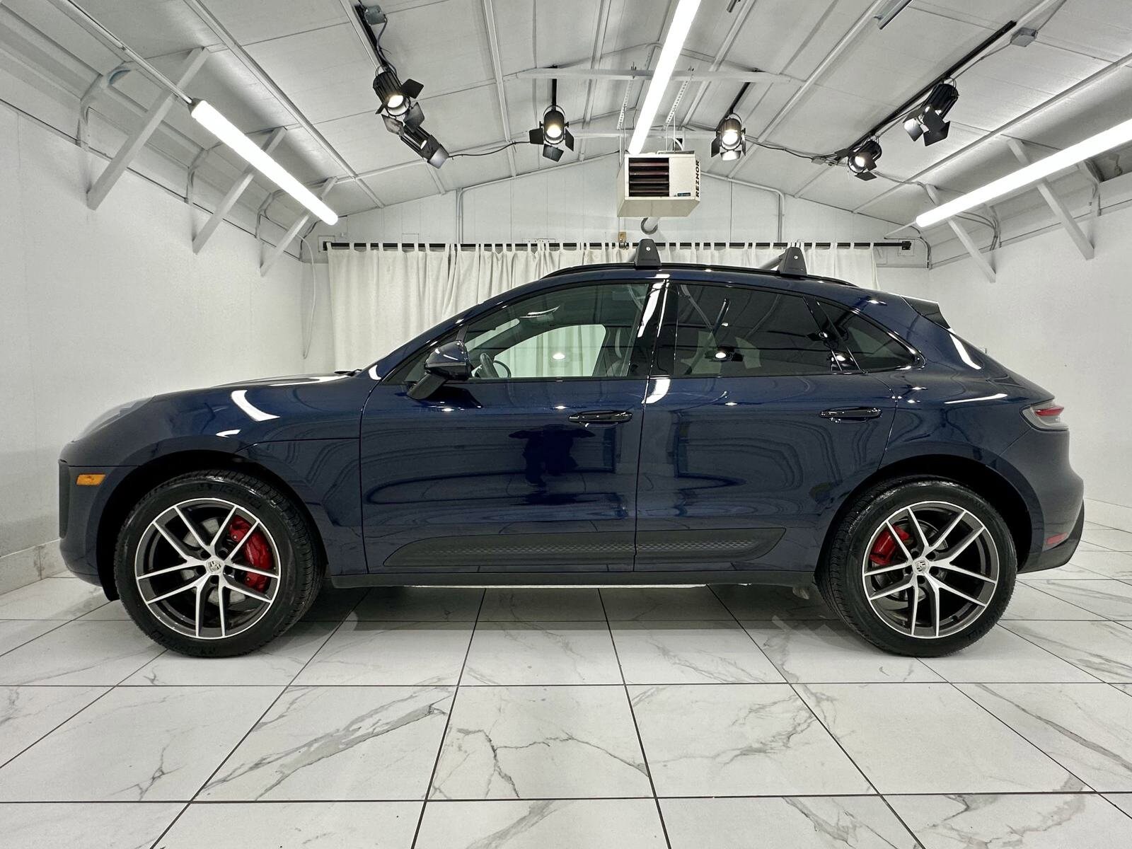2023 Porsche Macan S photo 2