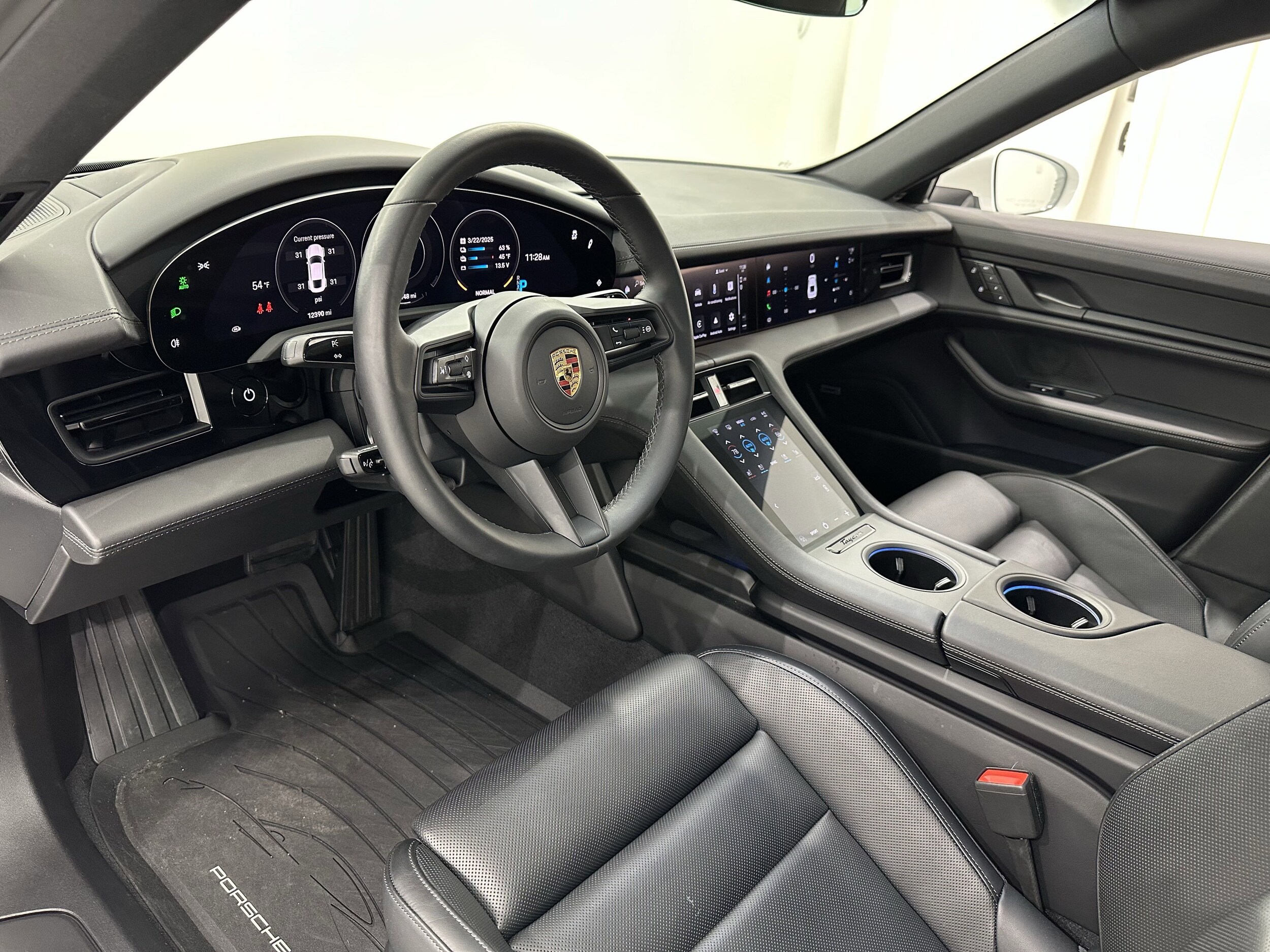 2024 Porsche Taycan photo 4