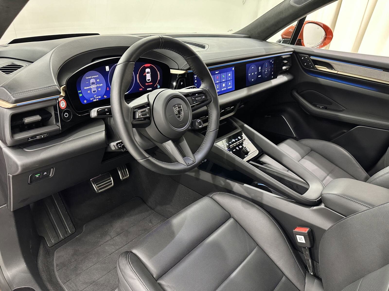 2024 Porsche Macan Electric Turbo photo 4