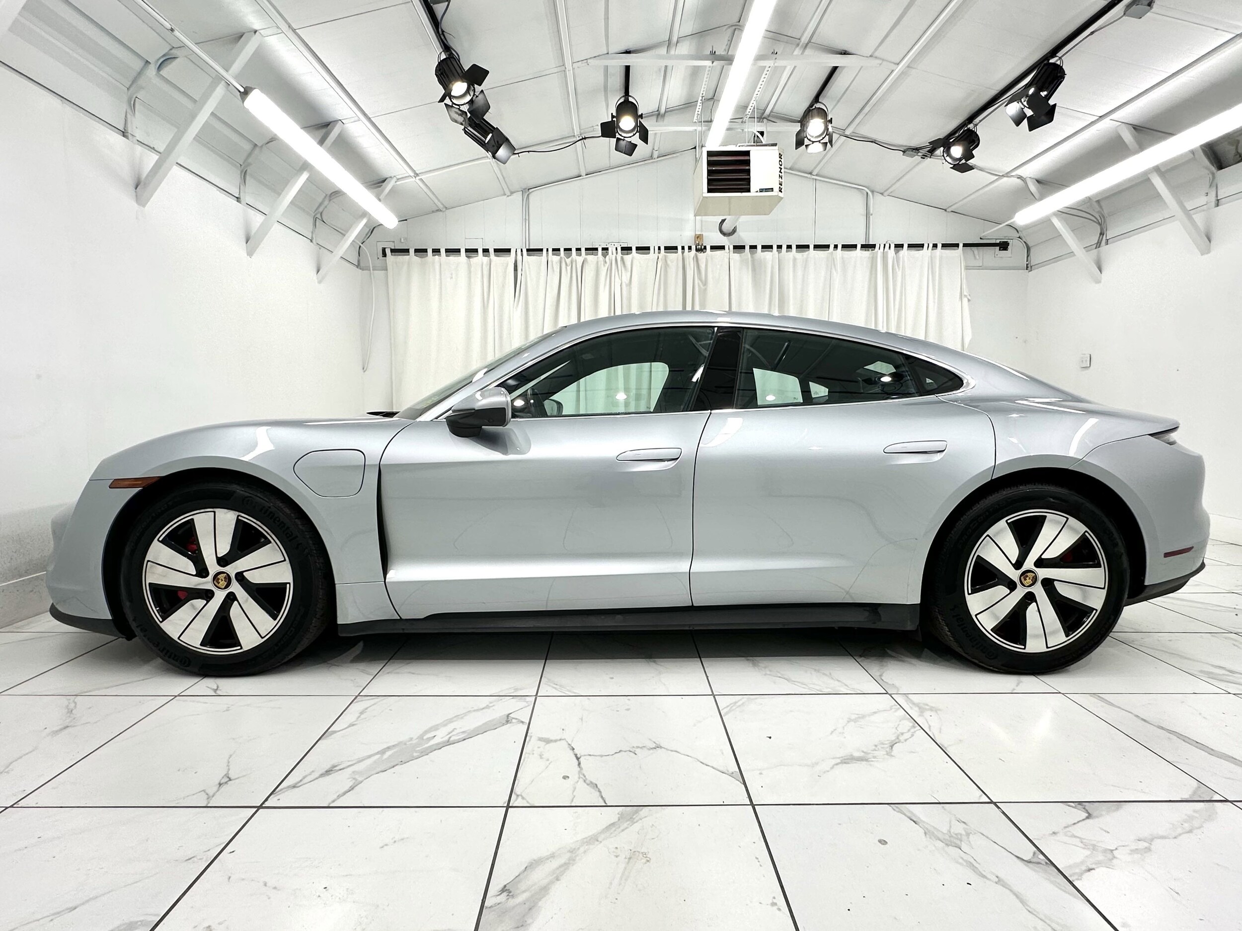 2022 Porsche Taycan 4S photo 2