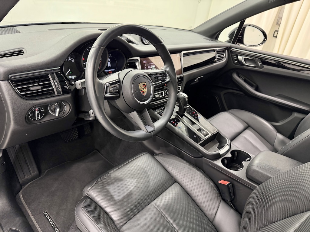 Certified 2025 Porsche Macan  AWD