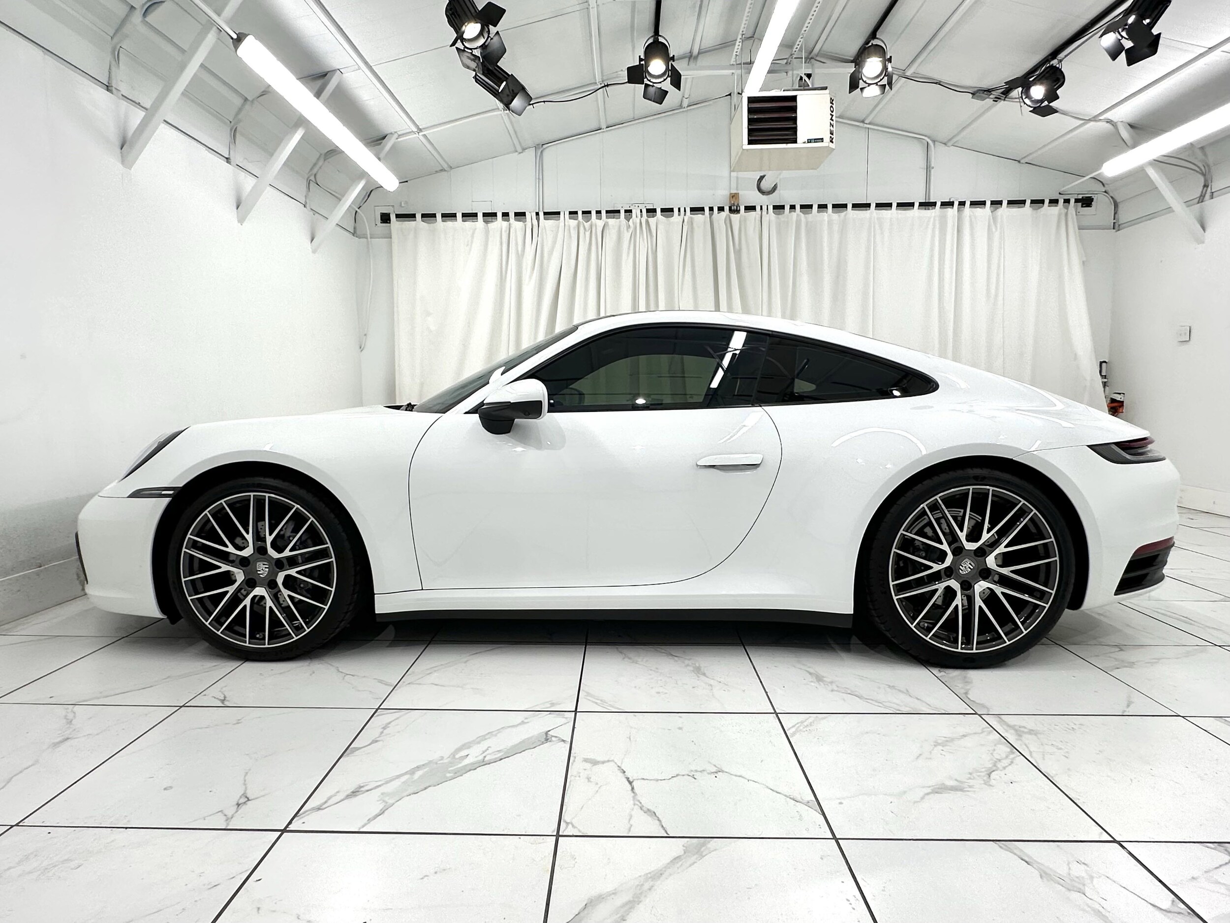 2022 Porsche 911 Coupe photo 2