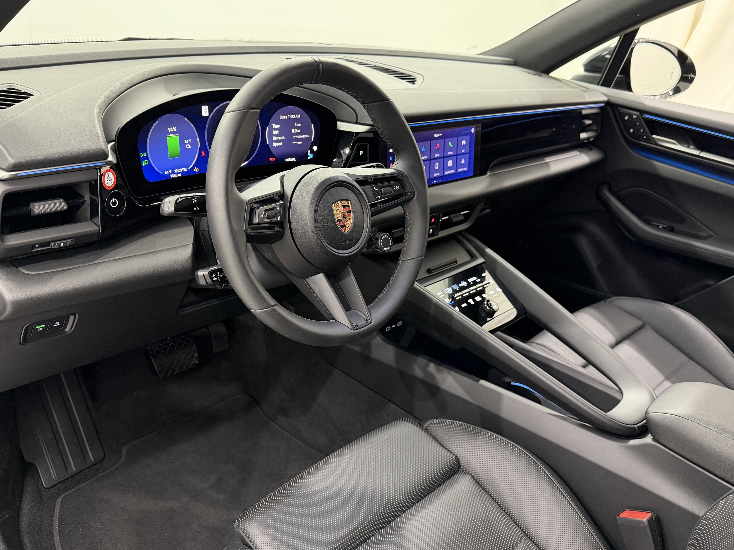 2025 Porsche Macan Electric photo 4