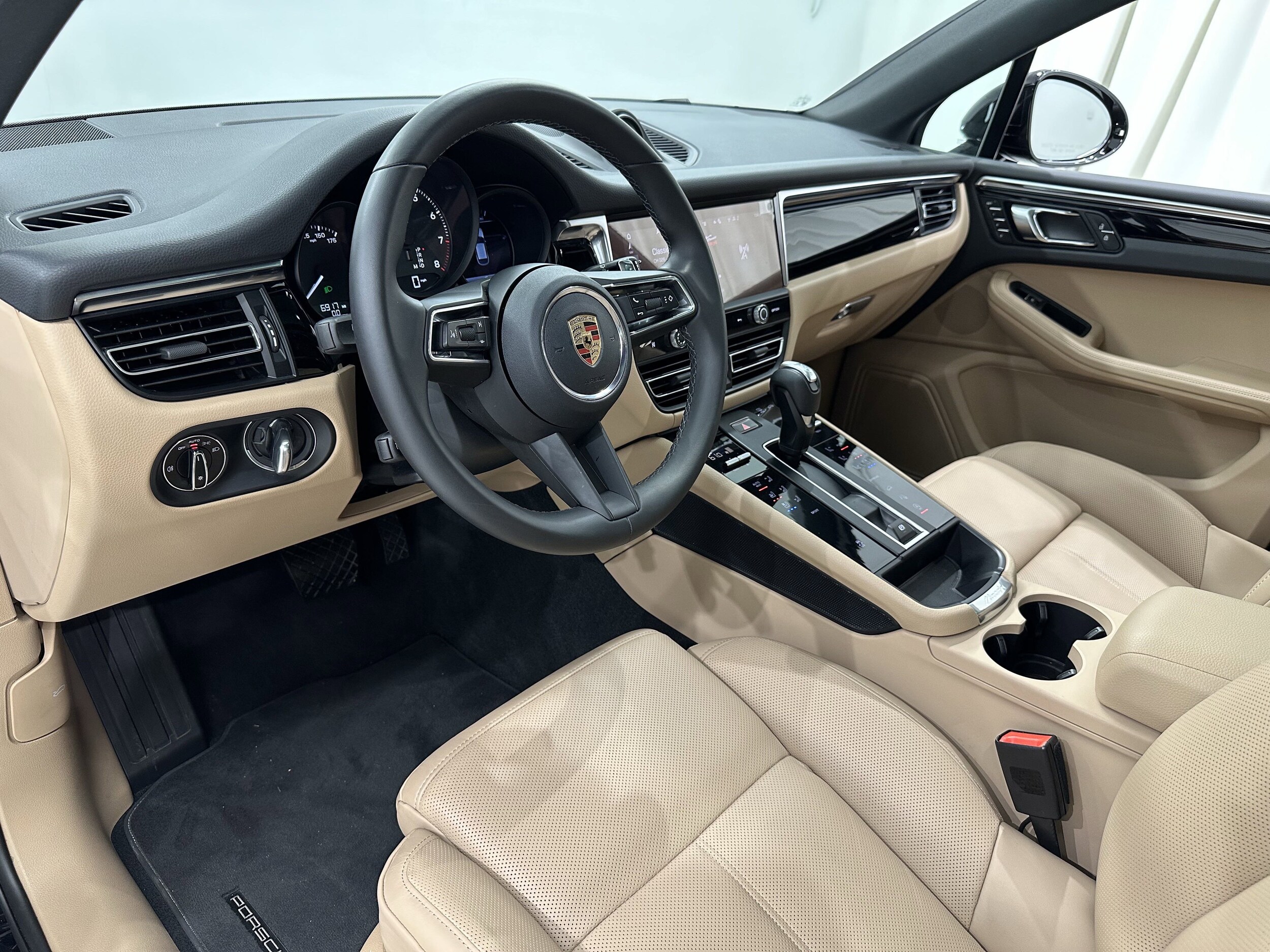 2024 Porsche Macan Base photo 4