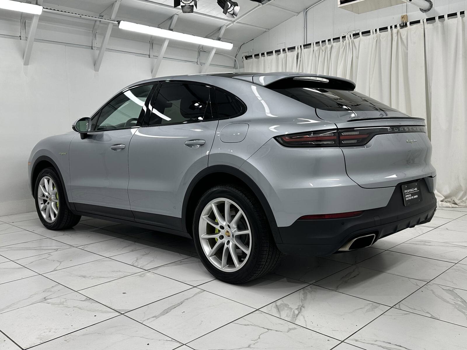2021 Porsche Cayenne E-Hybrid Coupe photo 3