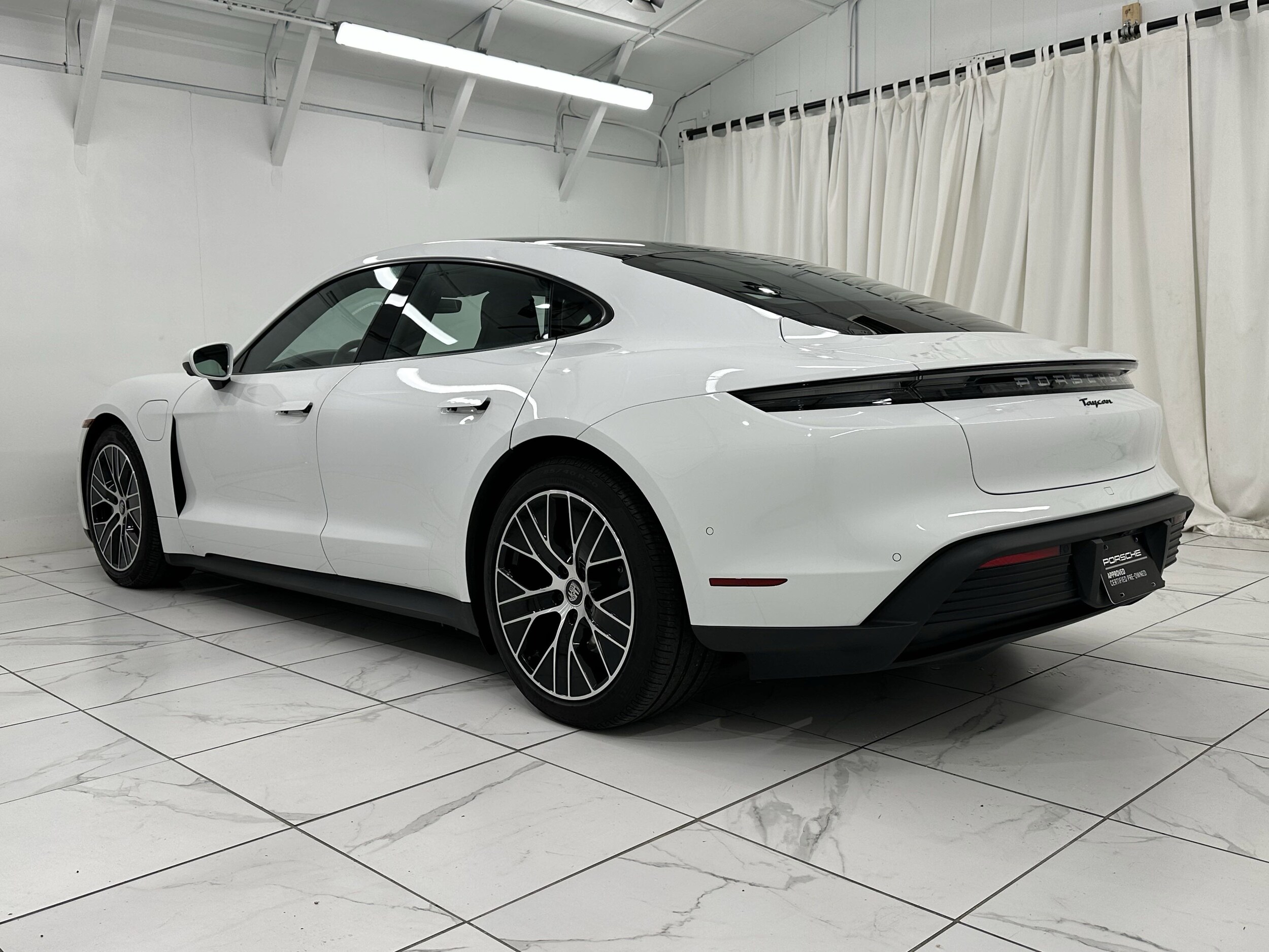 2024 Porsche Taycan photo 3
