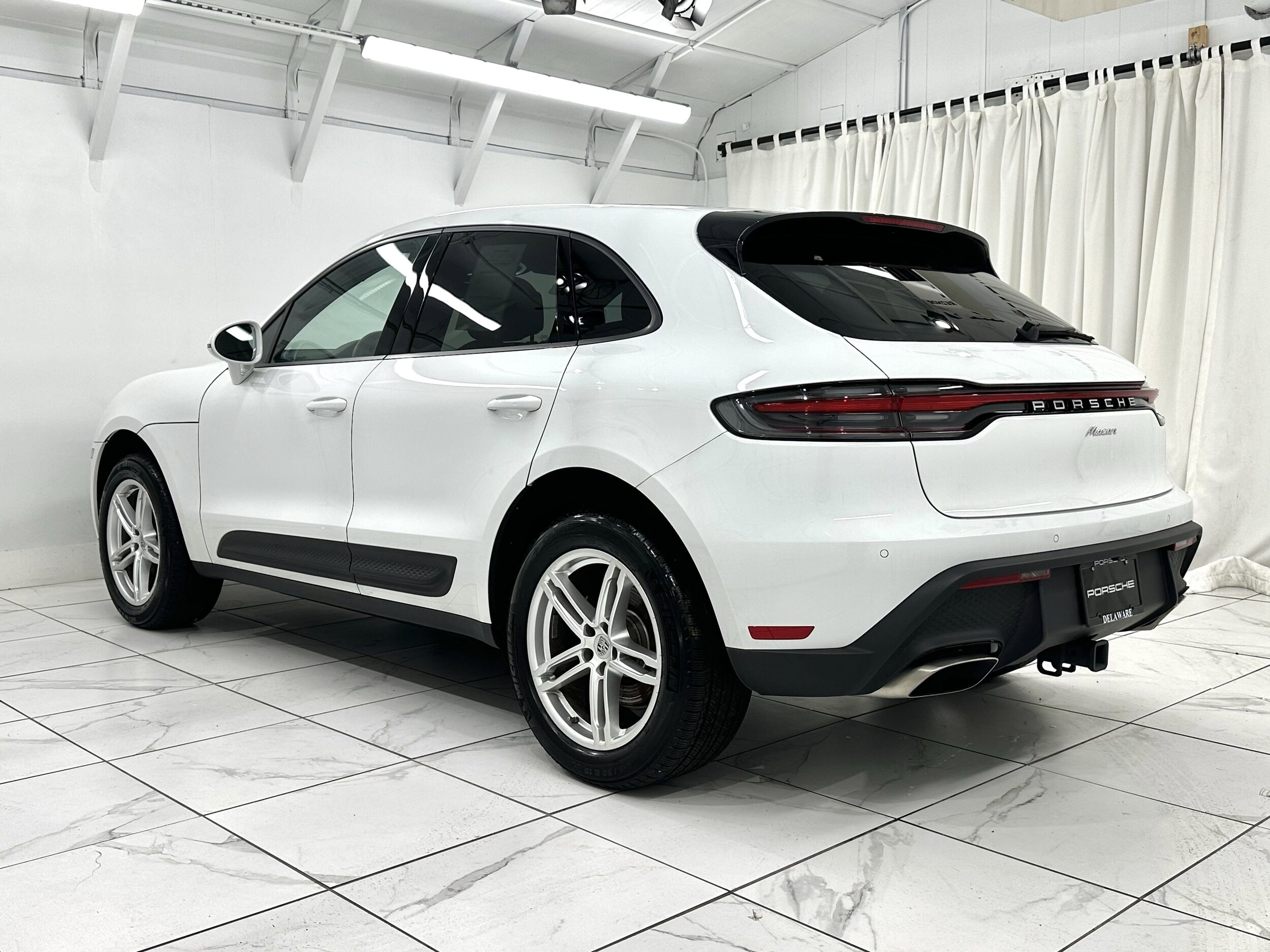 2024 Porsche Macan Base photo 3