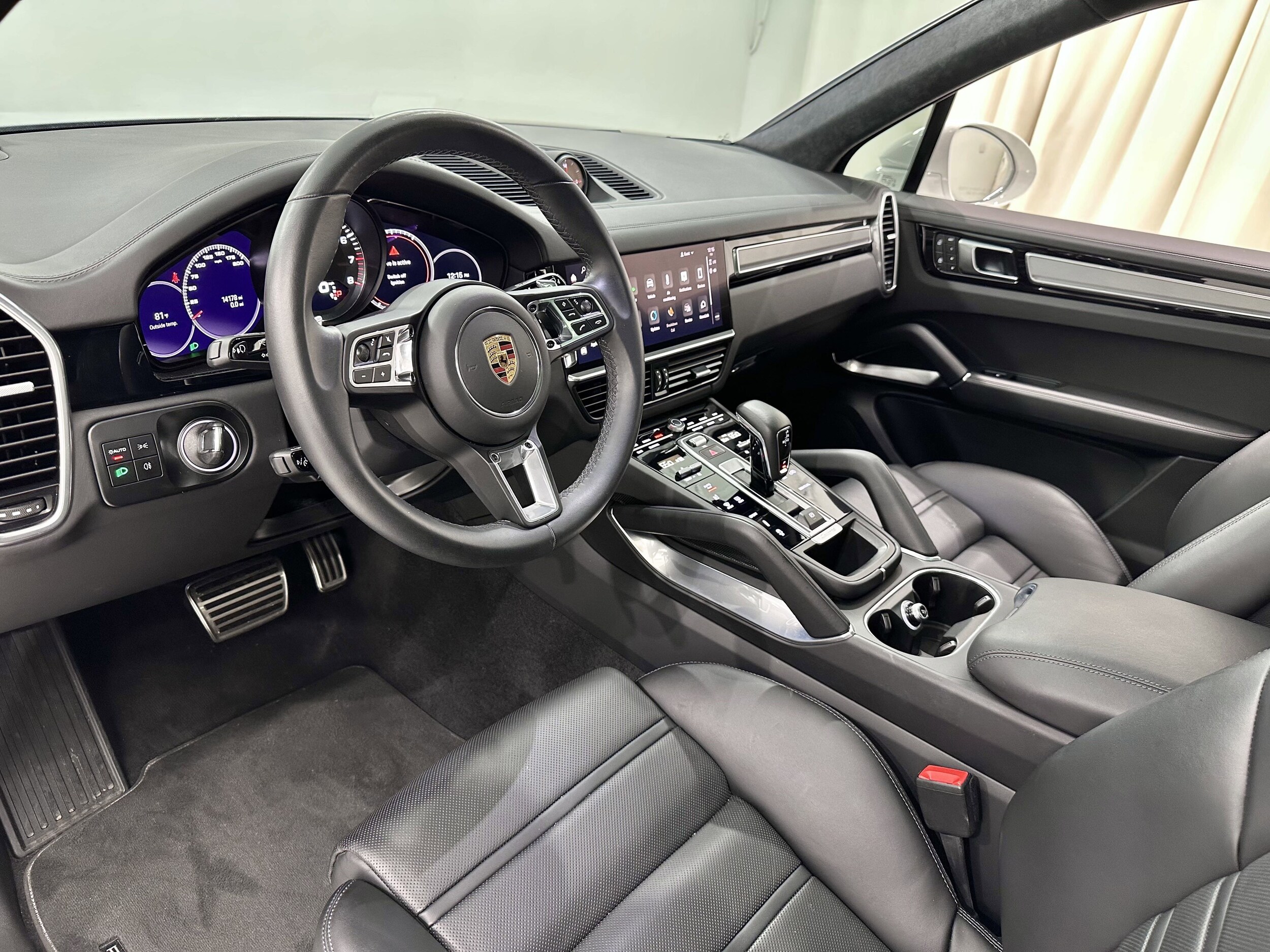 2023 Porsche Cayenne Turbo photo 4