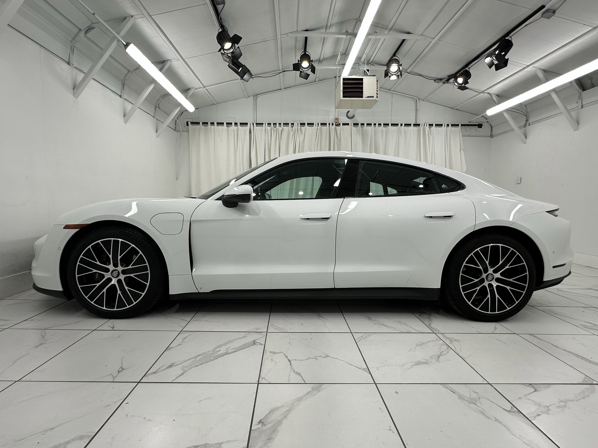 2024 Porsche Taycan photo 2