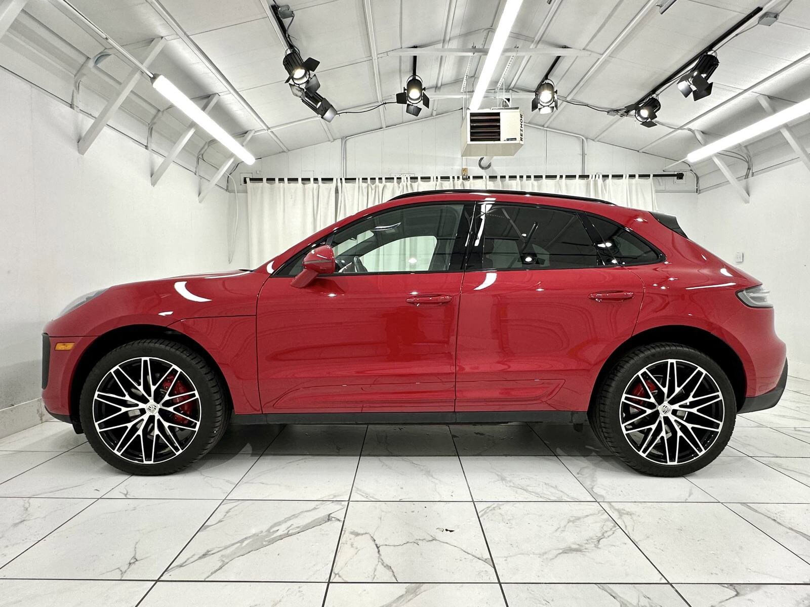 2024 Porsche Macan S photo 2
