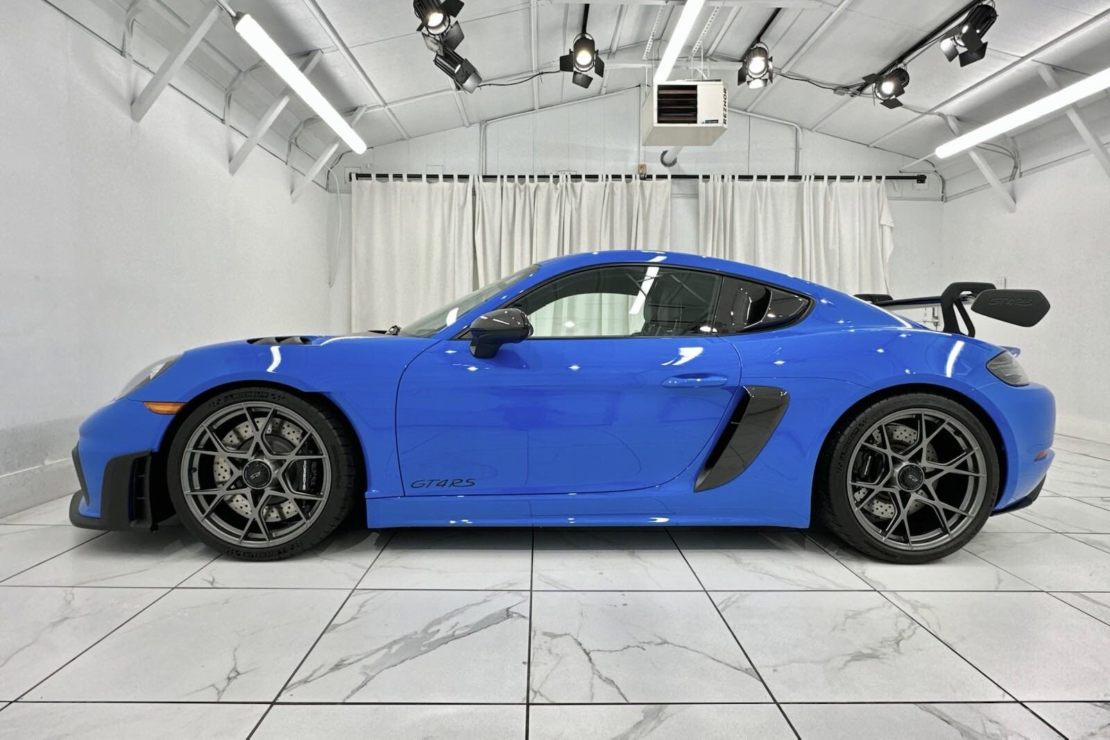 2024 Porsche Cayman GT4 RS photo 2