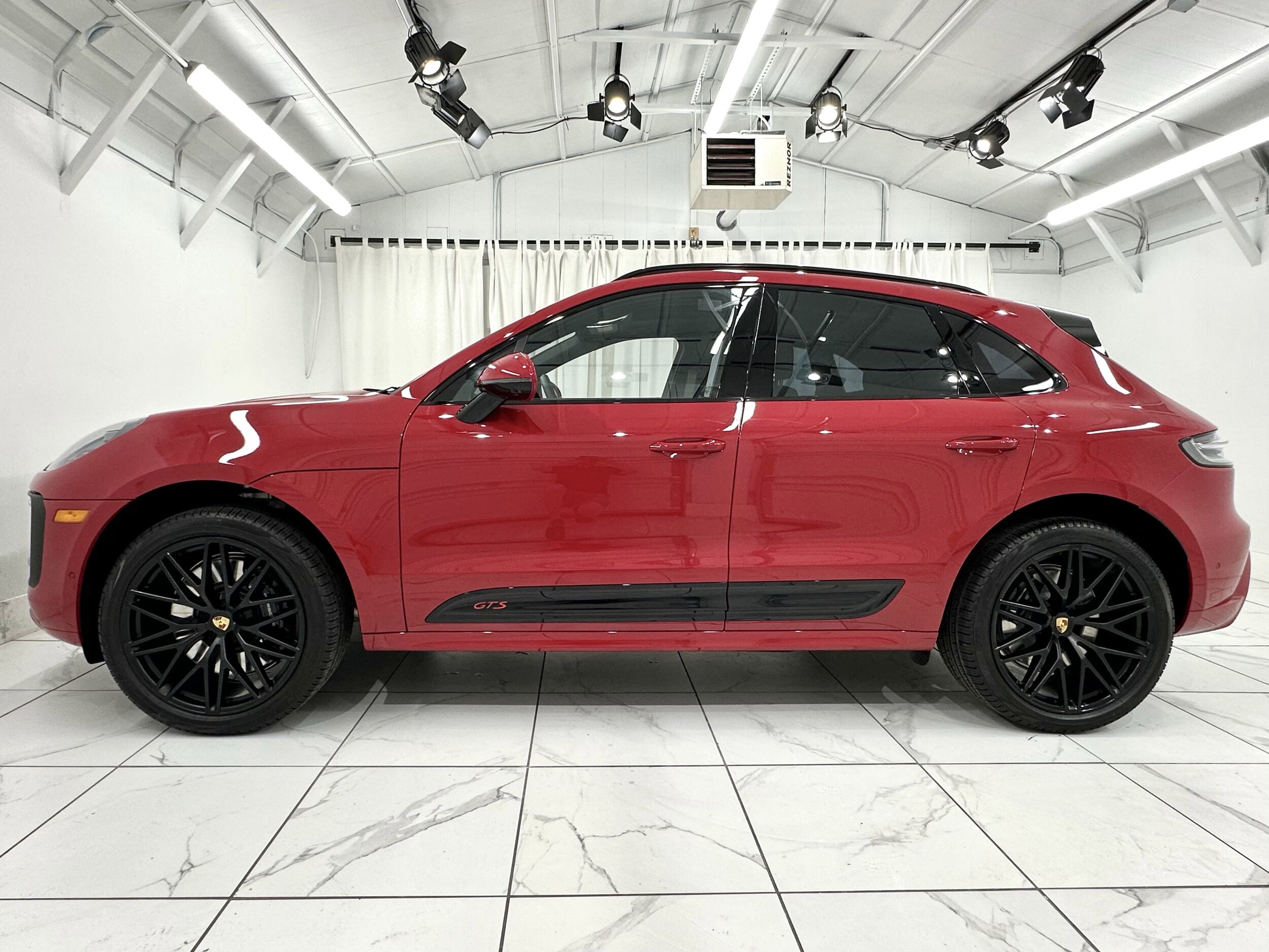 2025 Porsche Macan GTS photo 2